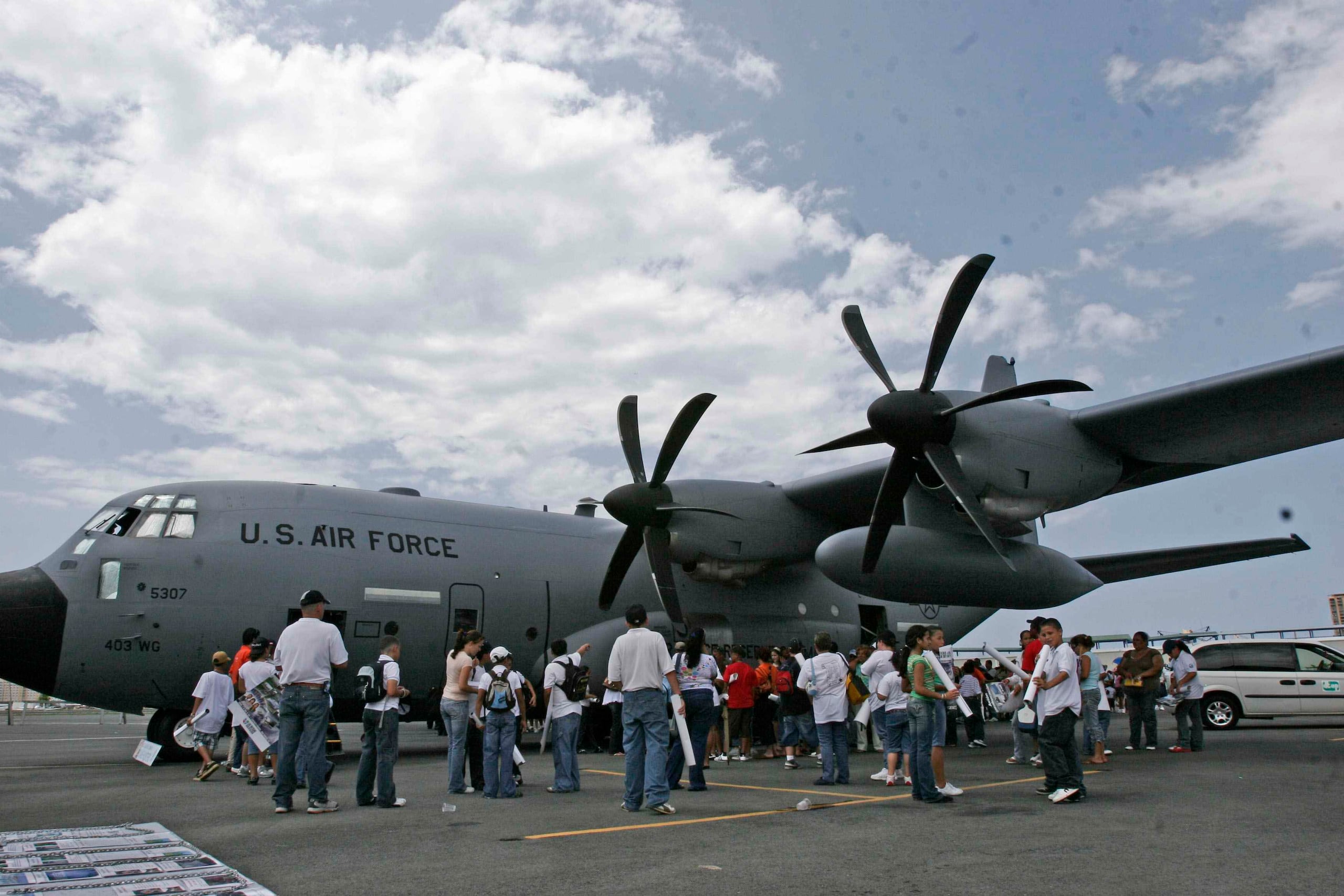 La visita se realizará como parte de una gira que realizará el avión y sus tripulantes a través de México y otras islas del Caribe.