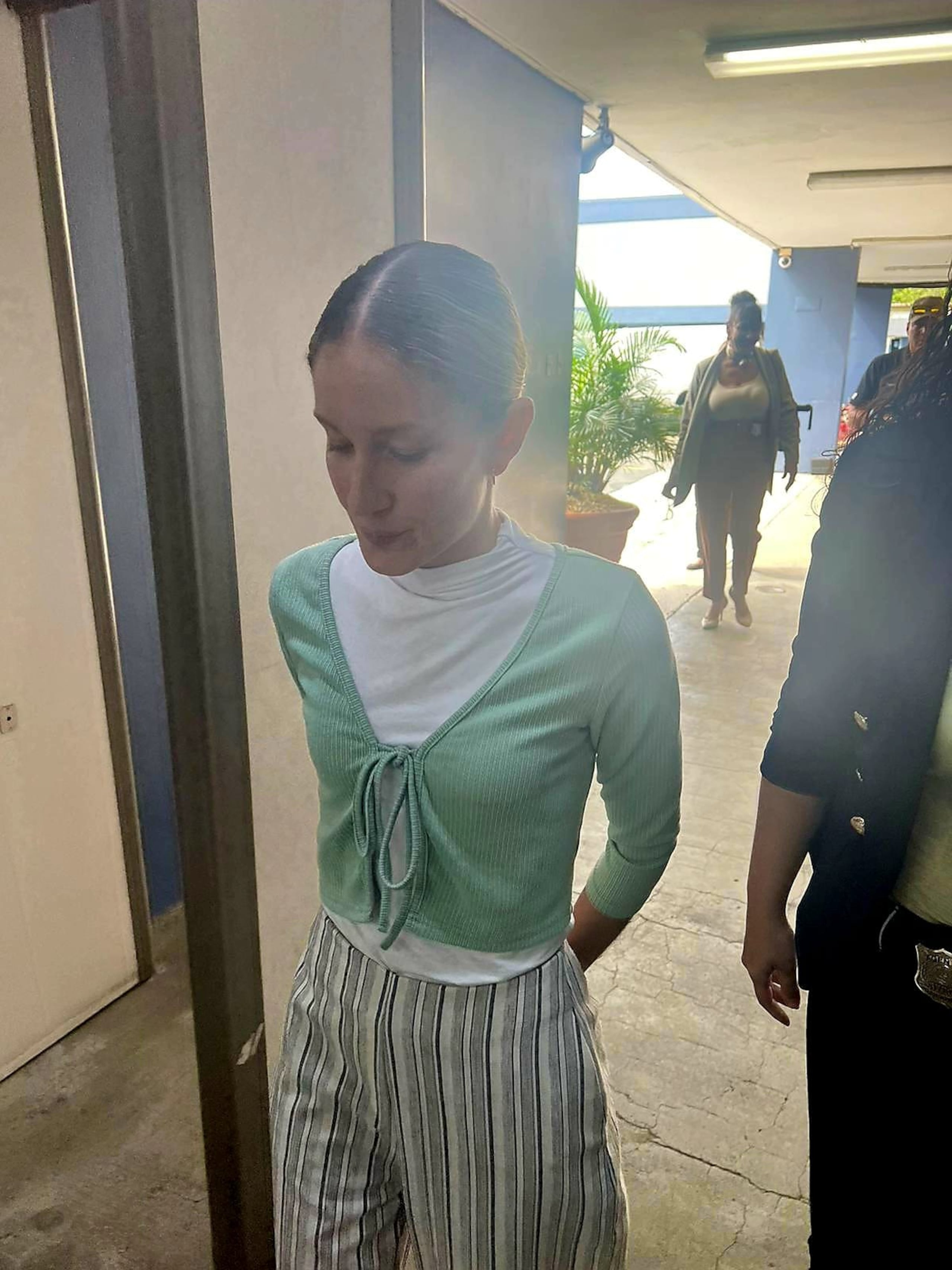 Belmarie Ramos Rivera, enfrenta cargos de agresión sexual y maltrato de menores contra un alumno de 15 años.