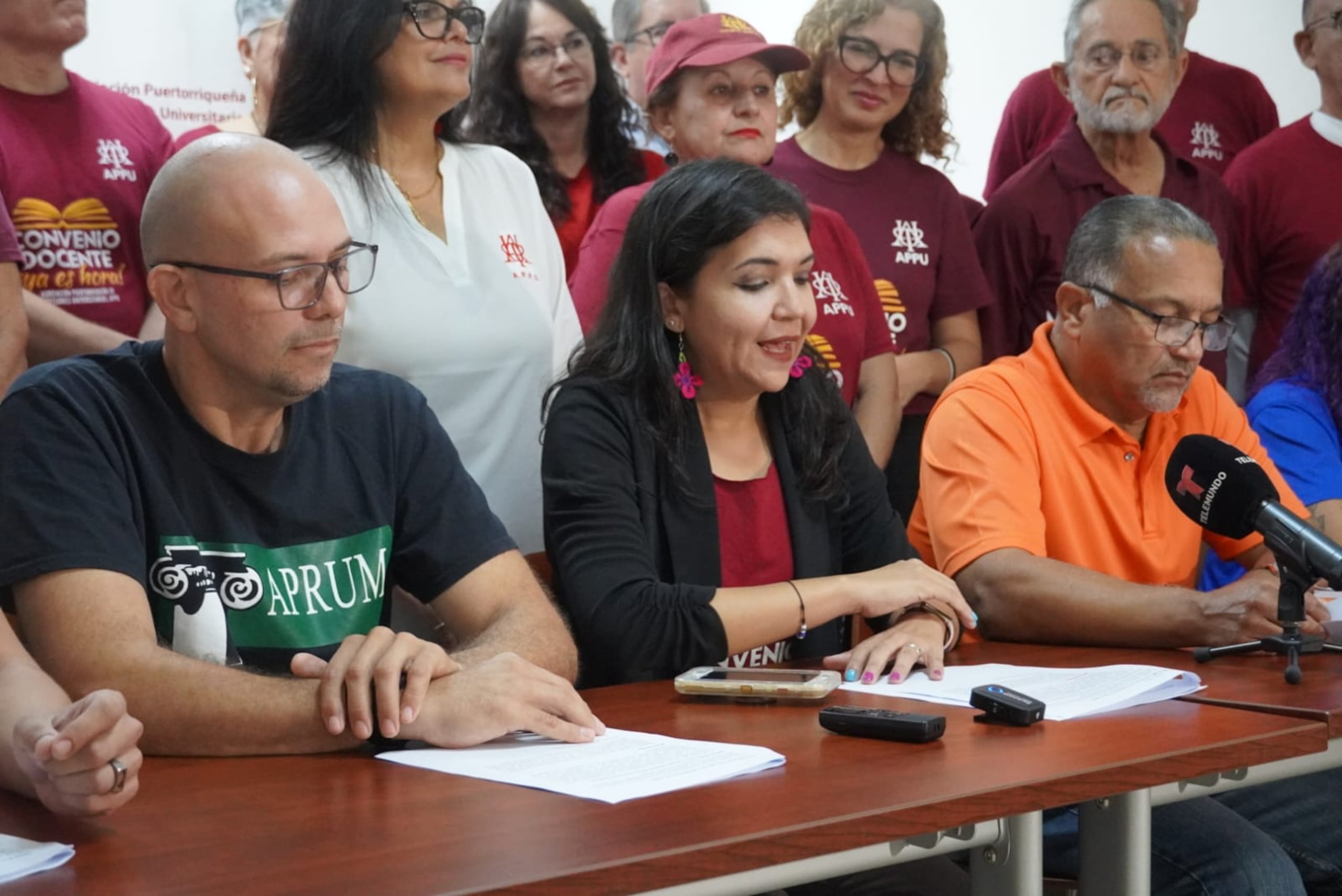 Al centro, María del Mar Rosa, presidenta de la APPU, sindicato que ha ganado el adepto de otras organizaciones de la comunidad universitaria de cara a elecciones sindicales docentes de la UPR.