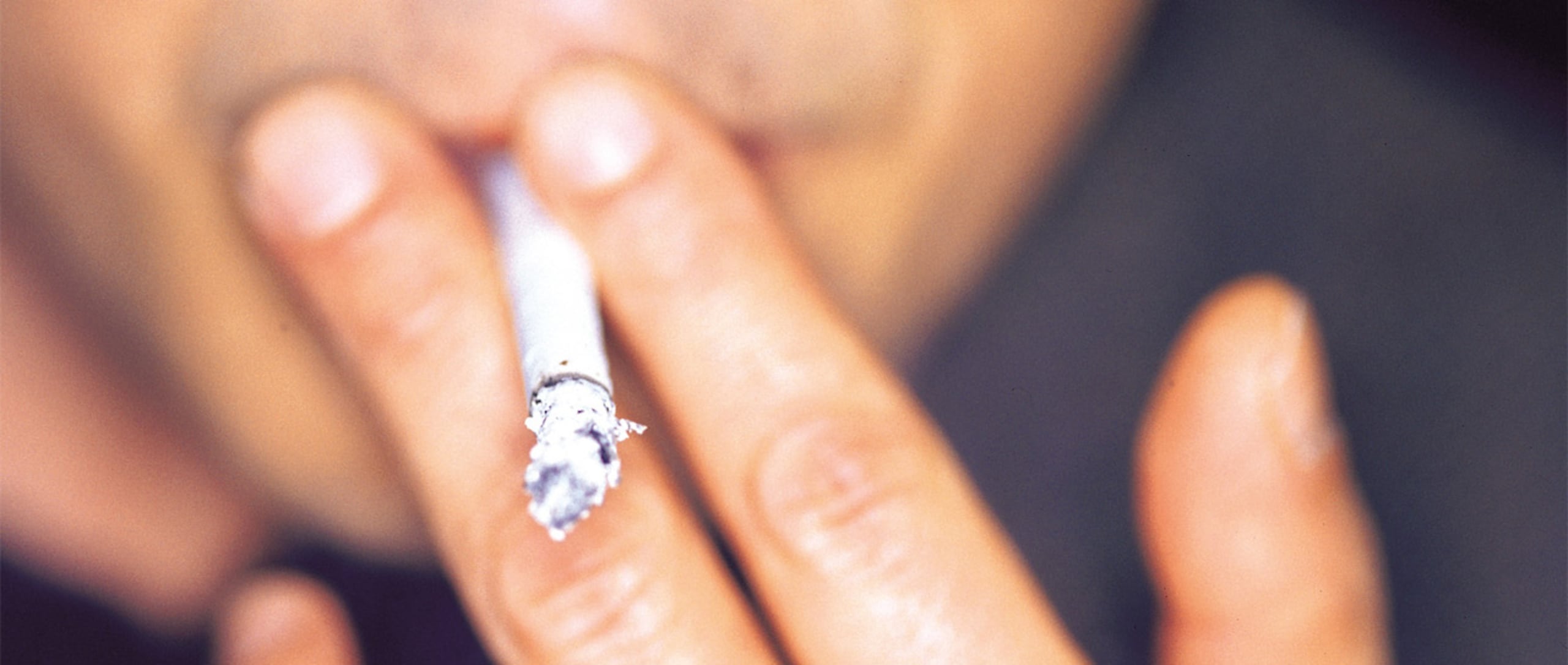Para la mayoría de los fumadores la necesidad del cigarrillo puede ser muy poderosa. (Shutterstock)