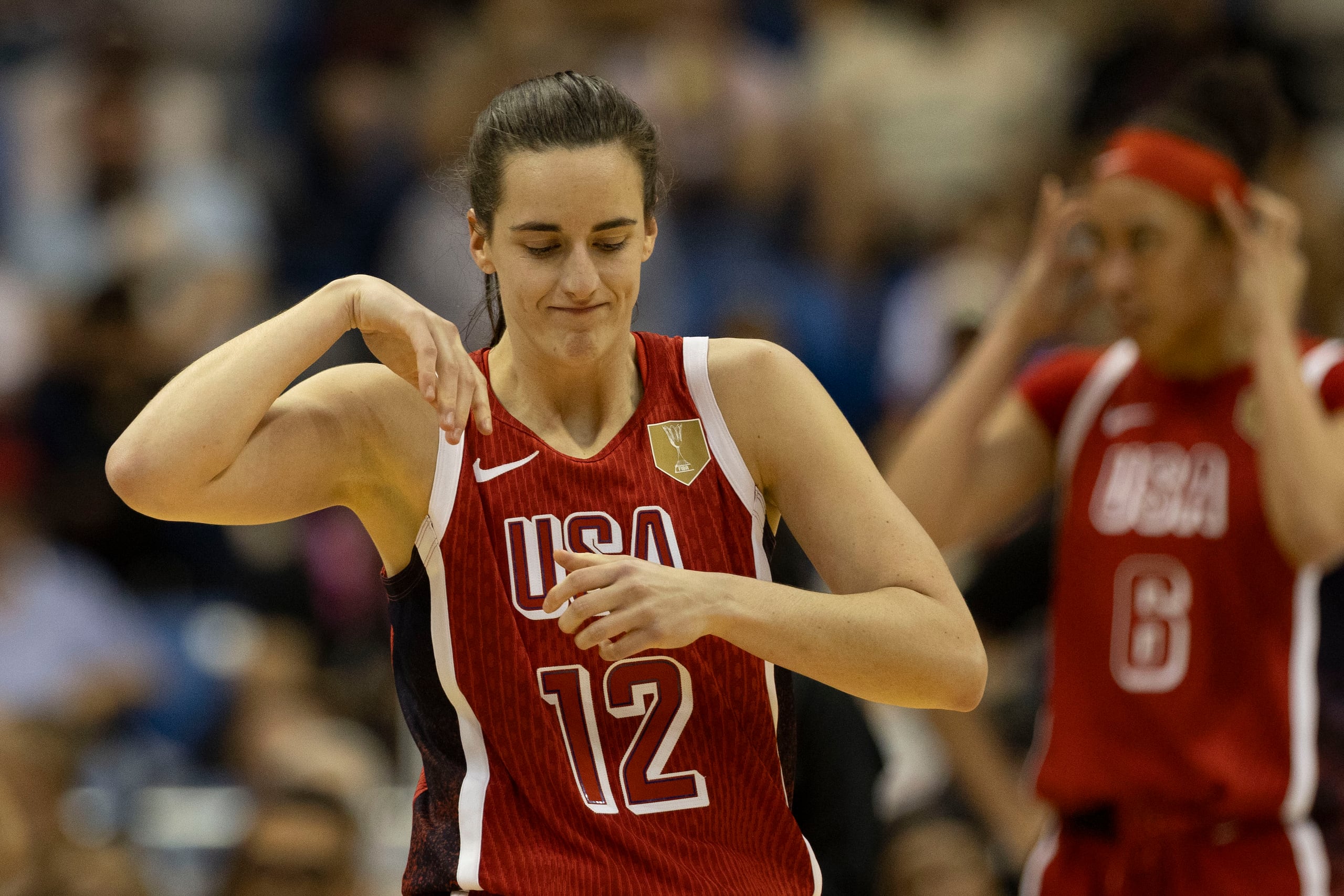 Caitlin Clark durante el juego entre Puerto Rico y Estados Unidos en el Coliseo José Miguel Agrelot.