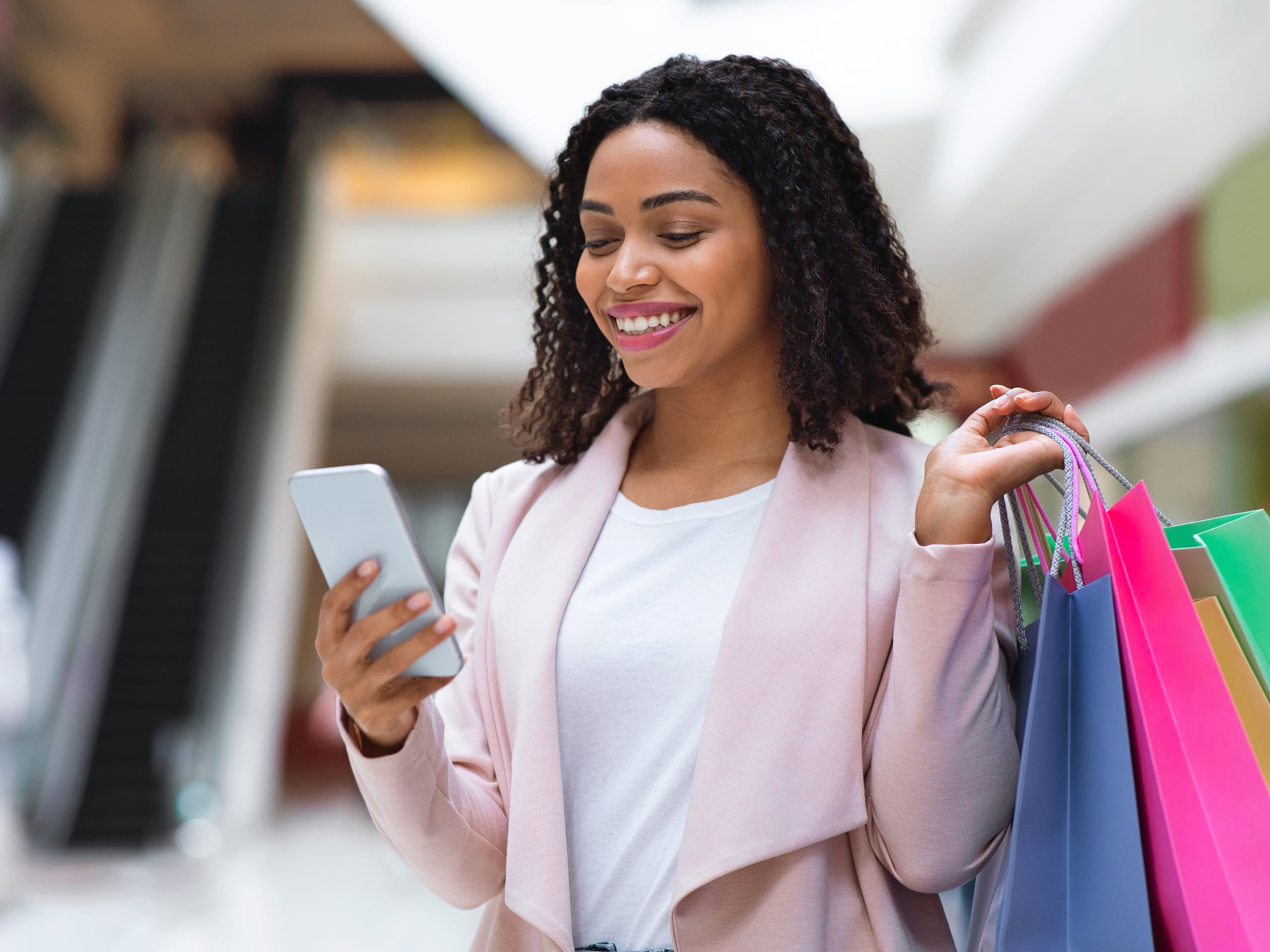 A través de programas de lealtad bien diseñados y ejecutados, los negocios fortalecen las relaciones con sus clientes existentes y potenciales.