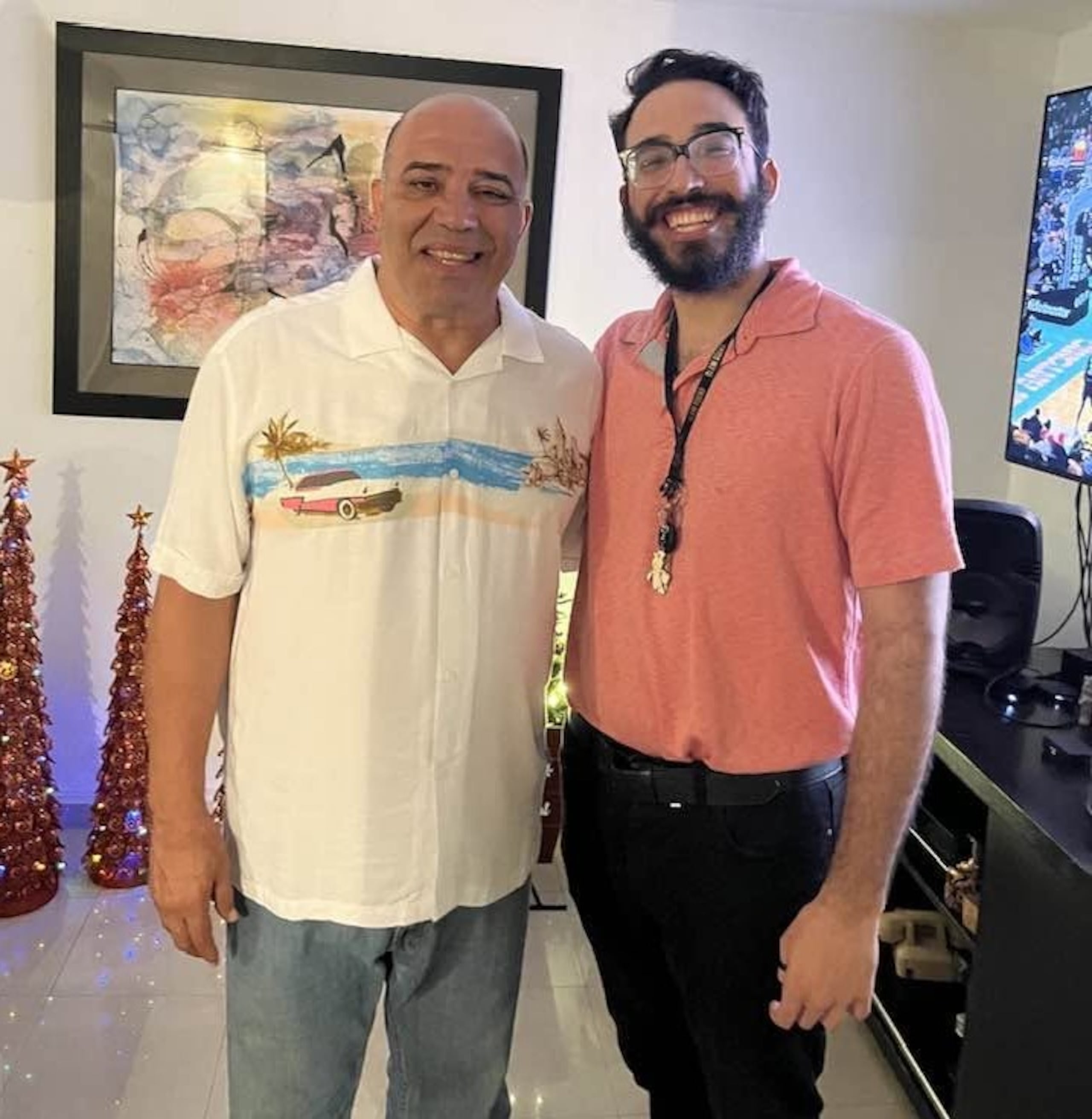 Manolo Cintrón junto a su hijo Manuel.