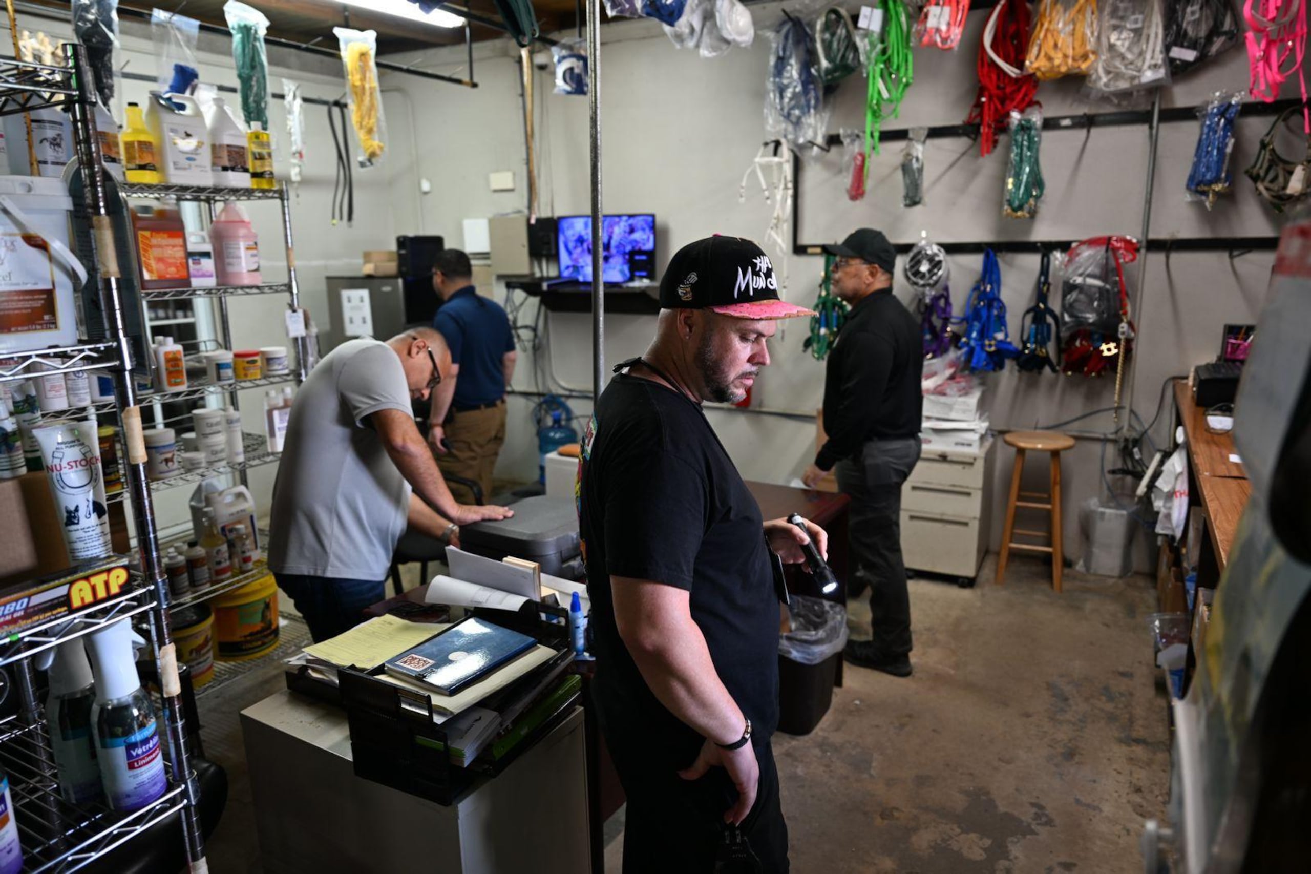 La inspección del personal de la División Drogas Metropolitana y de la Comisión De Juegos del Gobierno de Puerto Rico se realizó ayer en el Hipódromo Camareno, en Canóvanas.