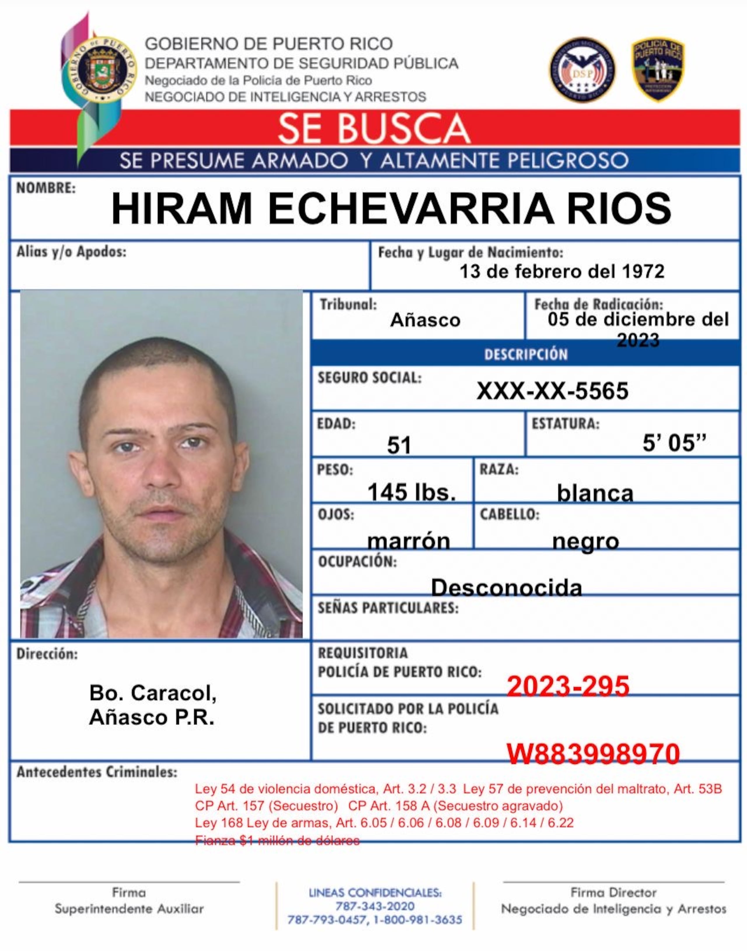 Contra Hiram Echevarría Ríos, alias “Choki”, pesaba una orden de arresto por violación a la Ley para Prevención e Intervención con la Violencia Doméstica, violación a seis artículos de la Ley de Armas, secuestro agravado y maltrato de menores.