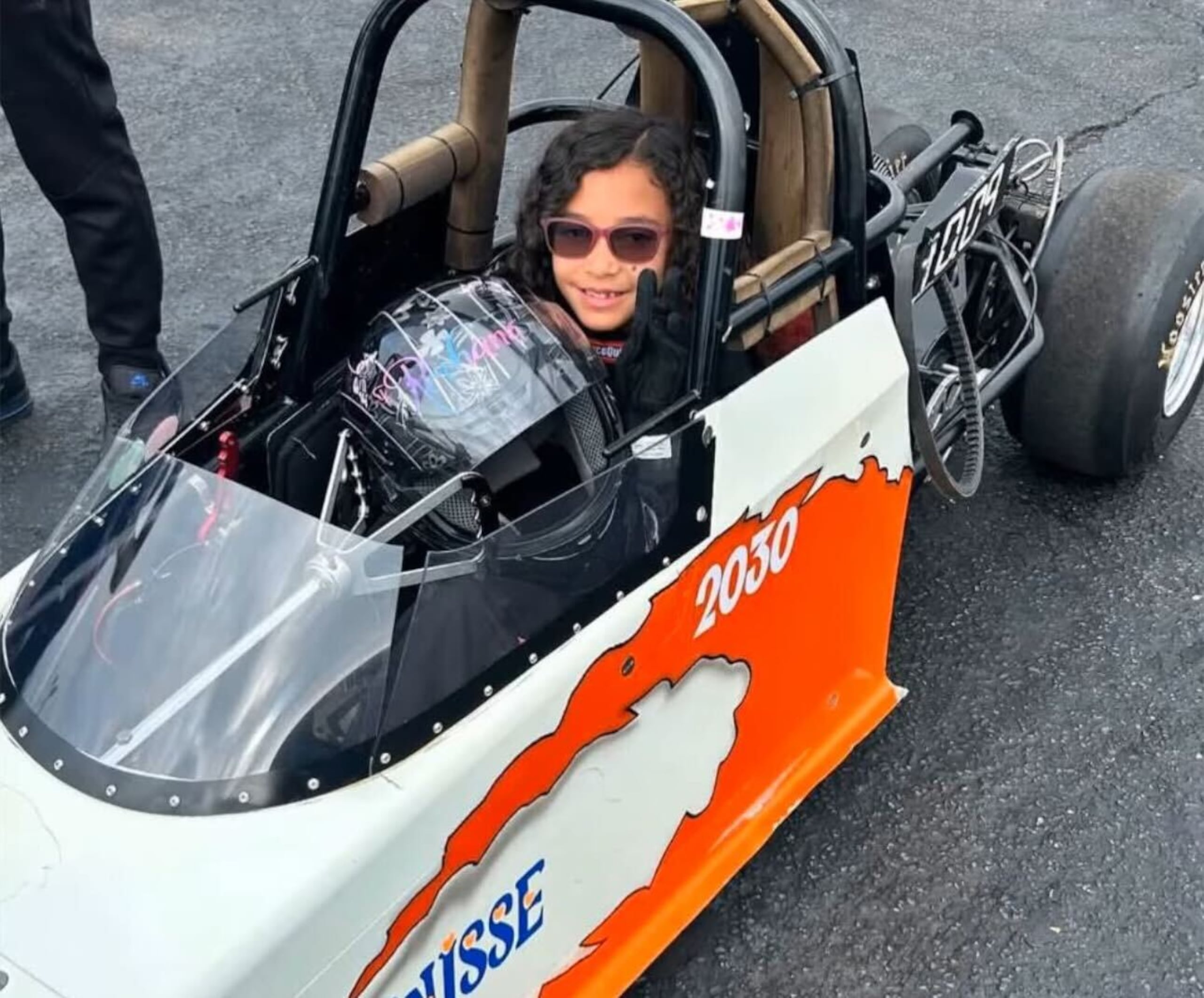 Elienisse Zoe Díaz Rodríguez en su vehículo “Junior Dragster”.