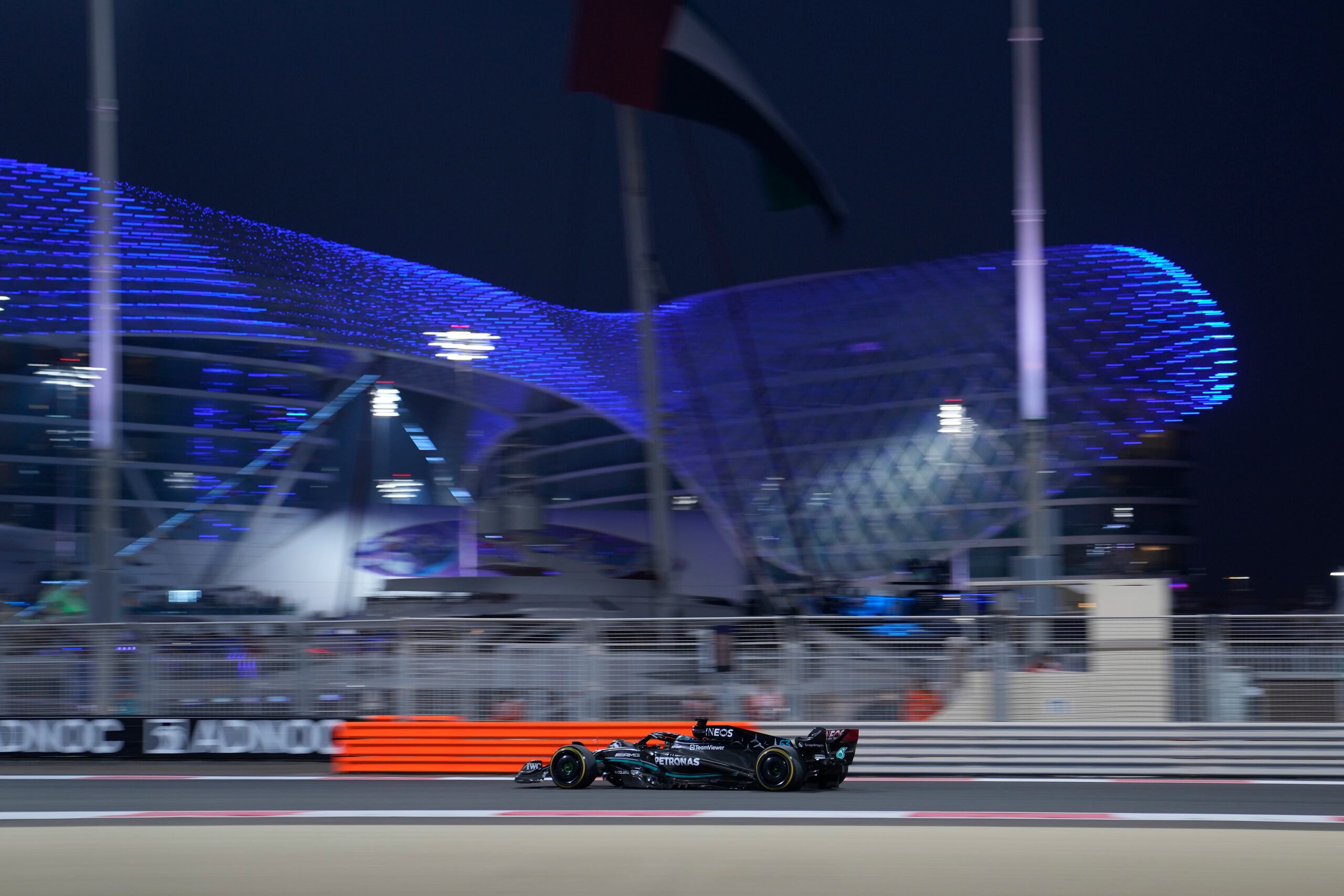 George Russell, de Mercedes, durante el segundo día de prácticas en Abu Dabi.