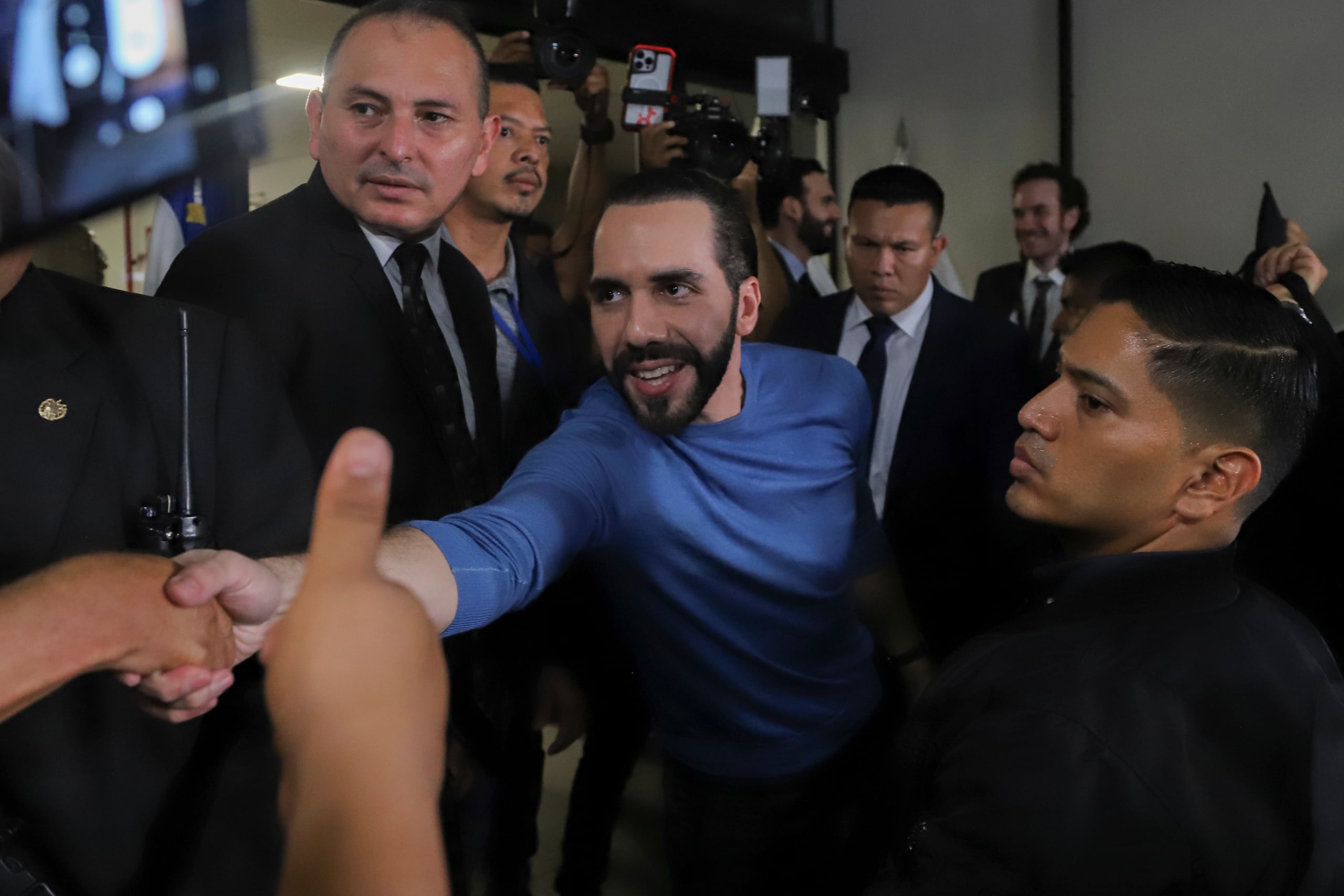 Algunos temen que, de lograr la reelección, Bukele mantenga e incluso refuerce el régimen de excepción.