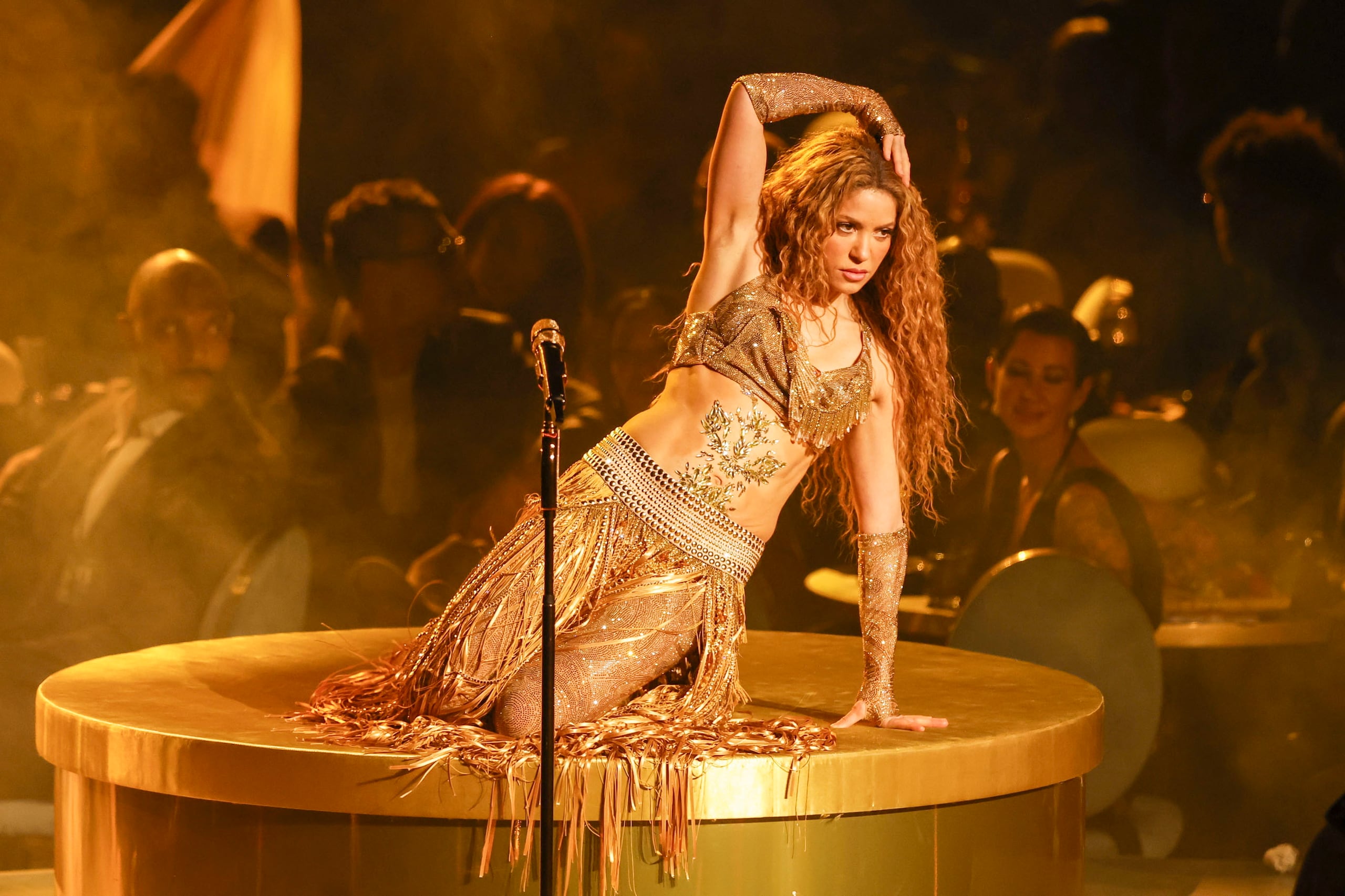 -FOTODELDÍA- LOS ÁNGELES (ESTADOS UNIDOS), 02/02/2025.- La cantante colombiana Shakira actúa durante la 67ª ceremonia anual de los premios Grammy este domingo, en el Crypto.com Arena de Los Ángeles, California (EE.UU.). EFE/ Caroline Brehman