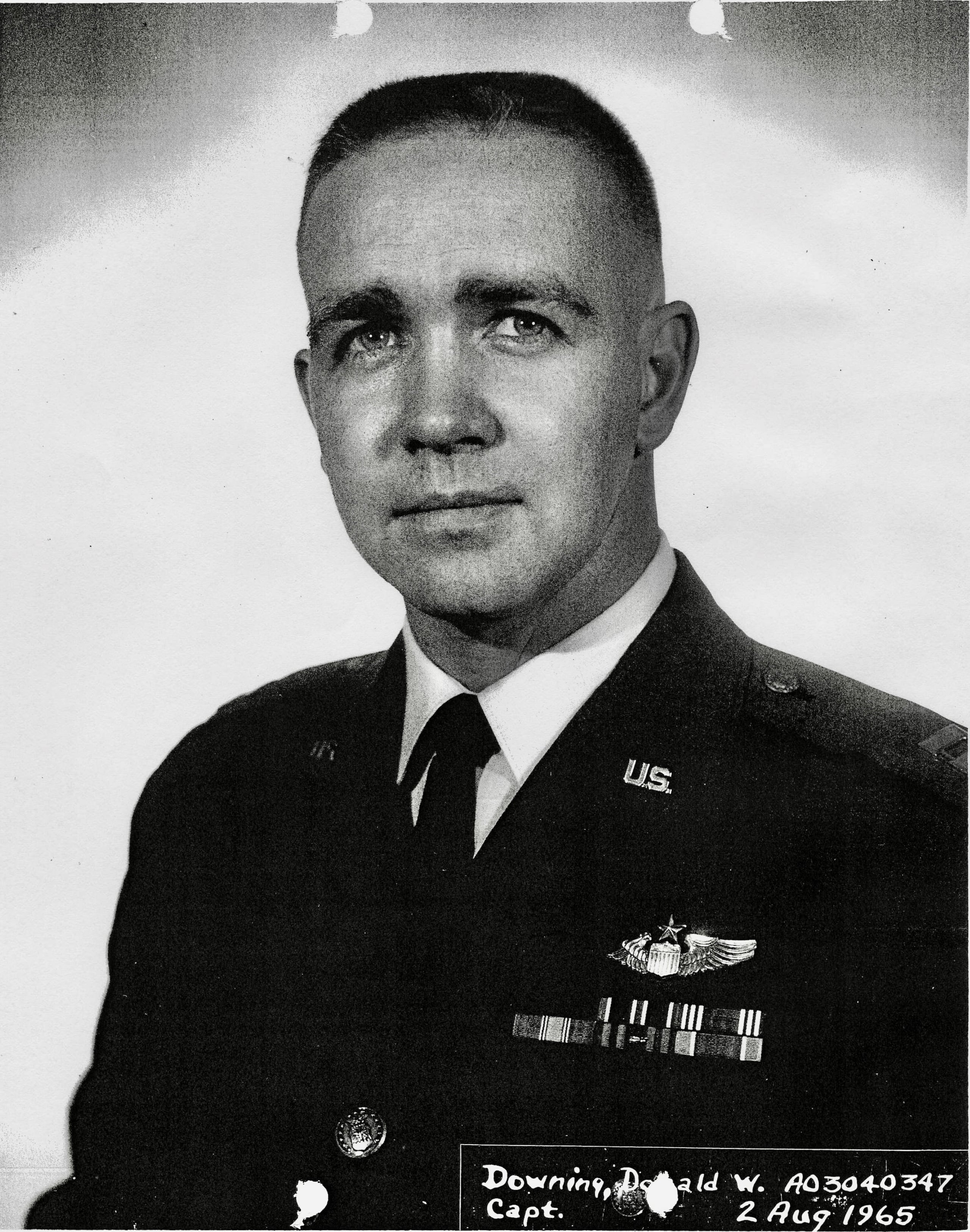 Un equipo de recuperación  descubrió equipo de soporte vital, restos de la aeronave de Downing y tejido óseo en un sitio en la provincia de Quang Binh, Vietnam el año pasado.