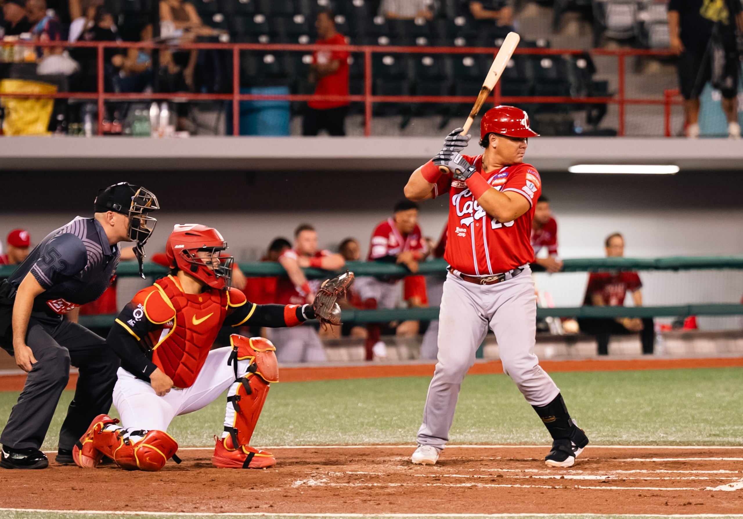 Jonathan Morales, de los Criollos.