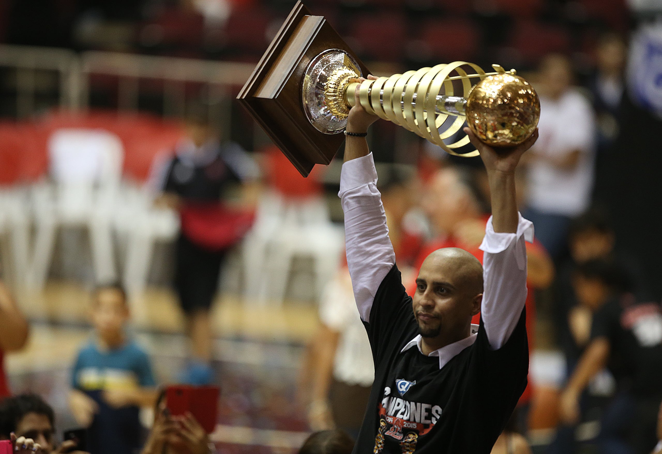 Nelson Colón ganó el campeonato del BSN con los Leones de Ponce en 2014 y 2015.