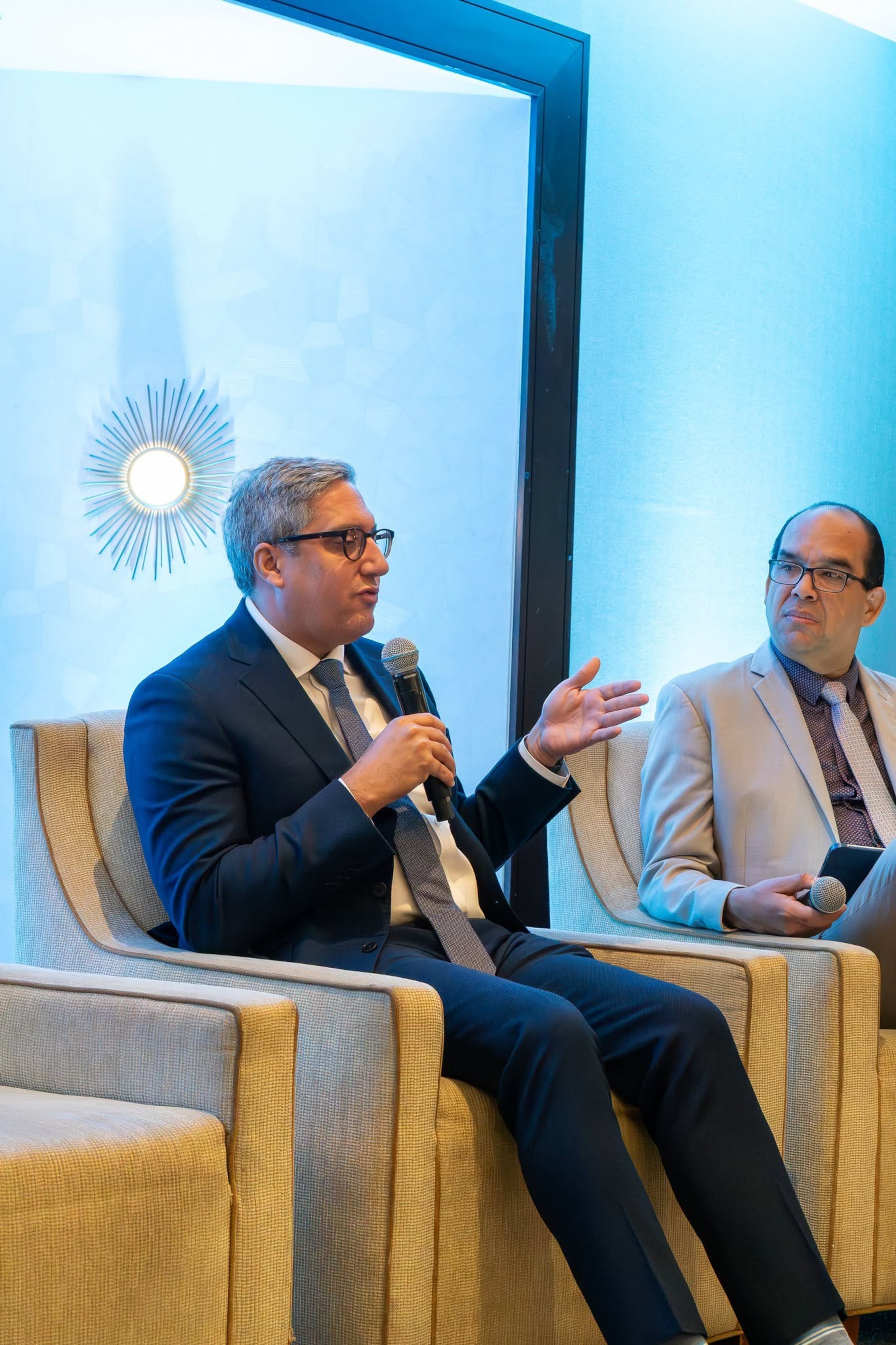 Dr. Mark Atalla, Deputy Coordinator de la ONC/HHS; y Héctor García, director del Programa de Informática y Tecnología de la ASPPR.
