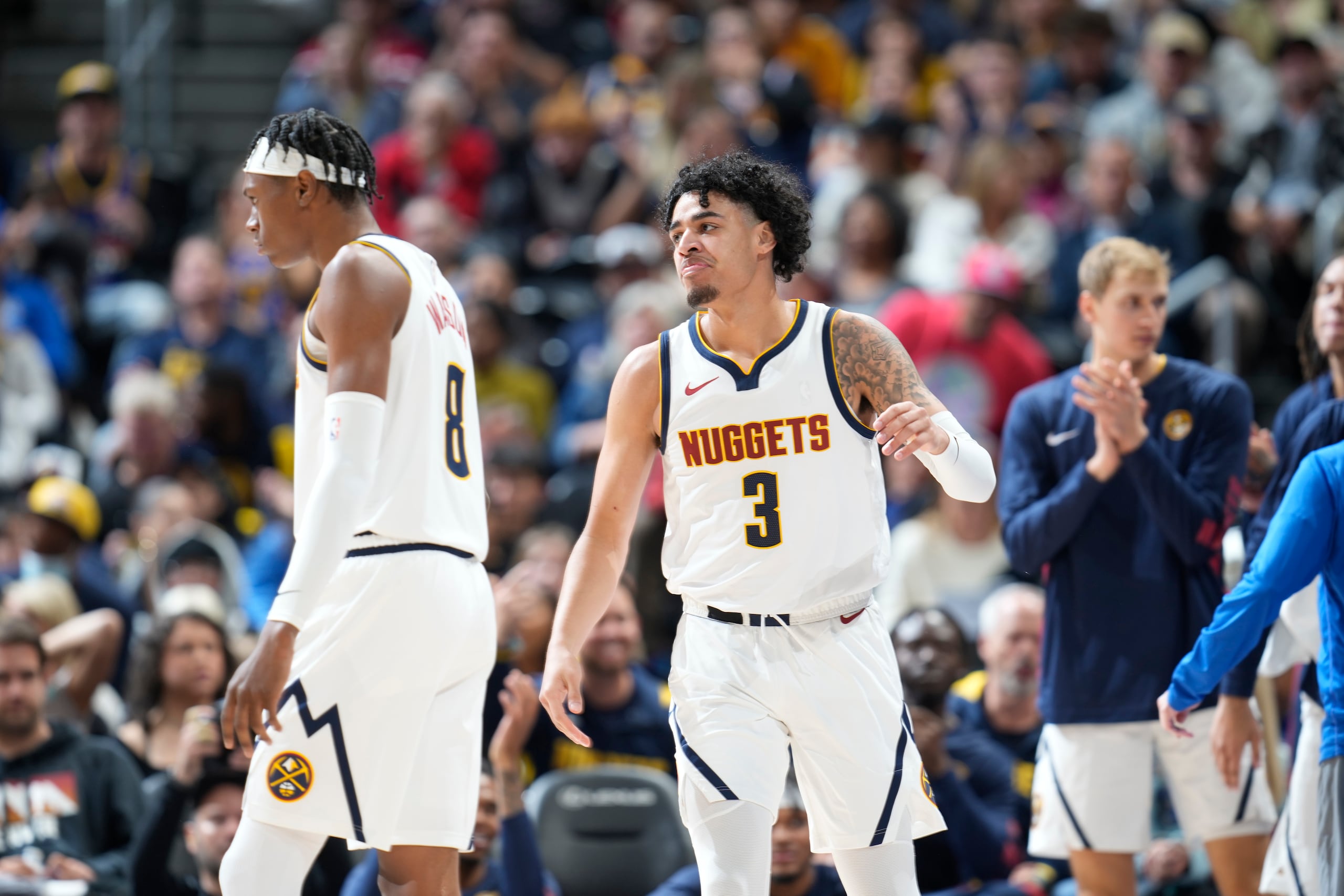 Julian Strawther durante un partido de la NBA con los Nuggets de Denver.