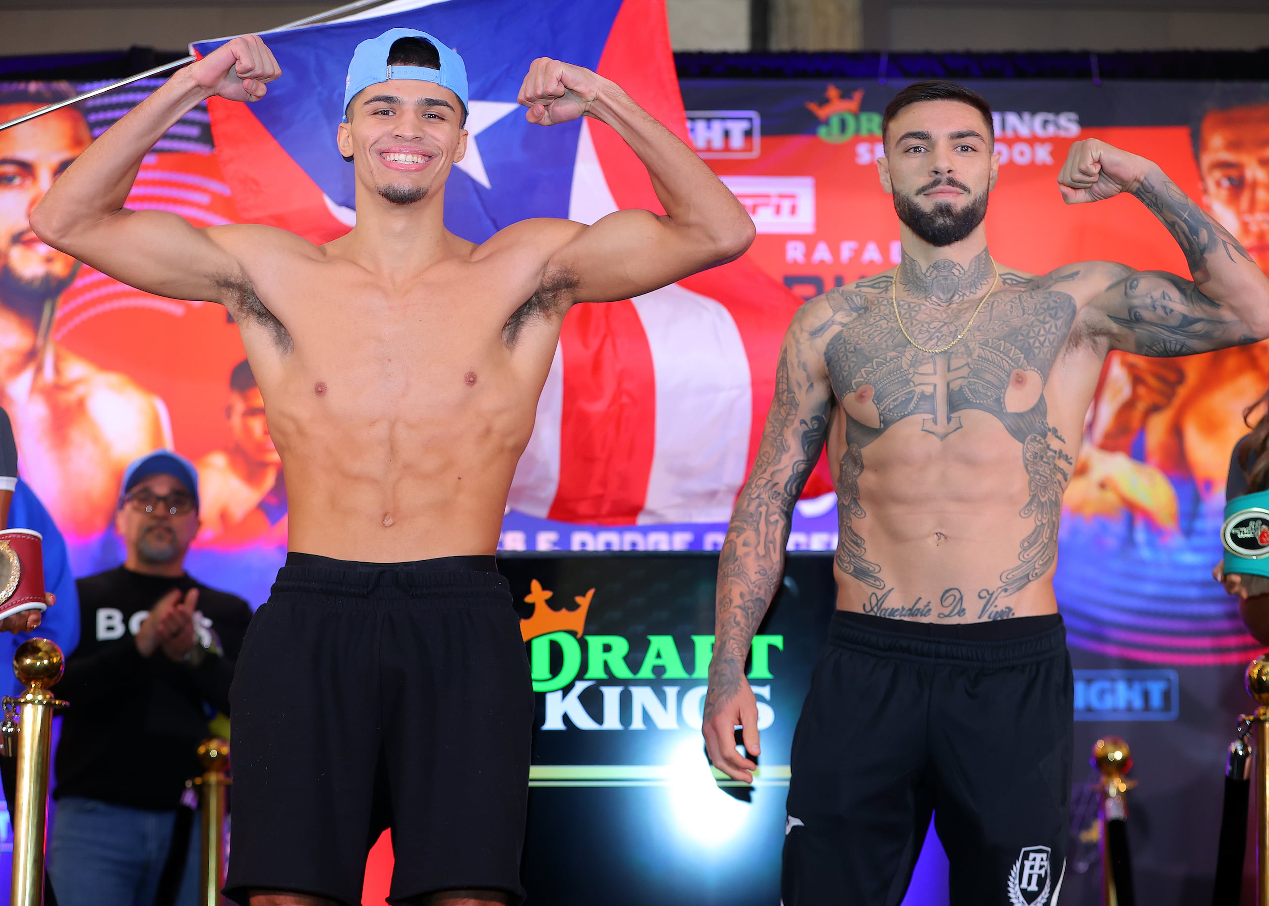 Ambos púgiles cumplieron sin inconvenientes marcar por debajo del peso máximo permitido en la división júnior mediana.