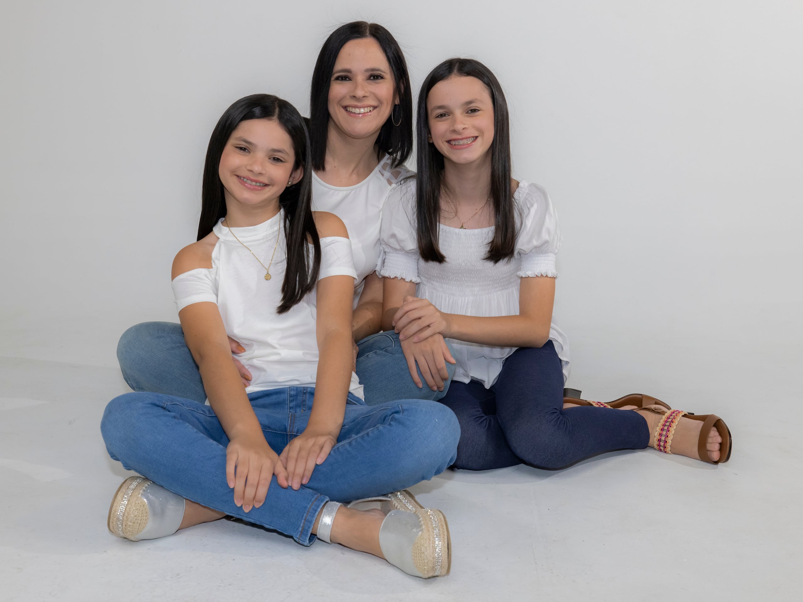 Annette Rodríguez Martínez junto a Amelie Alannah y Dilailah Zoé.