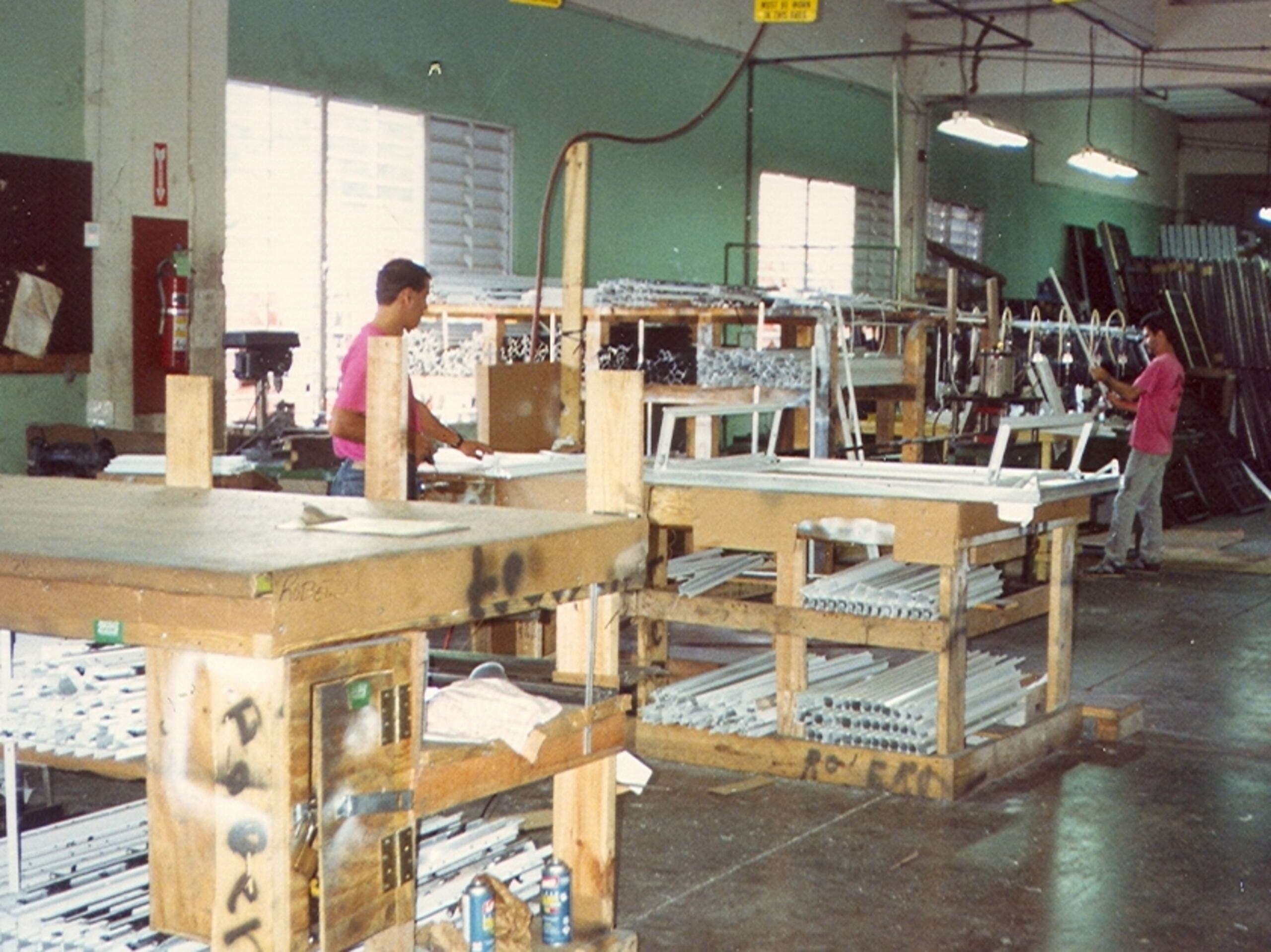 Planta de manufactura de ventanas.