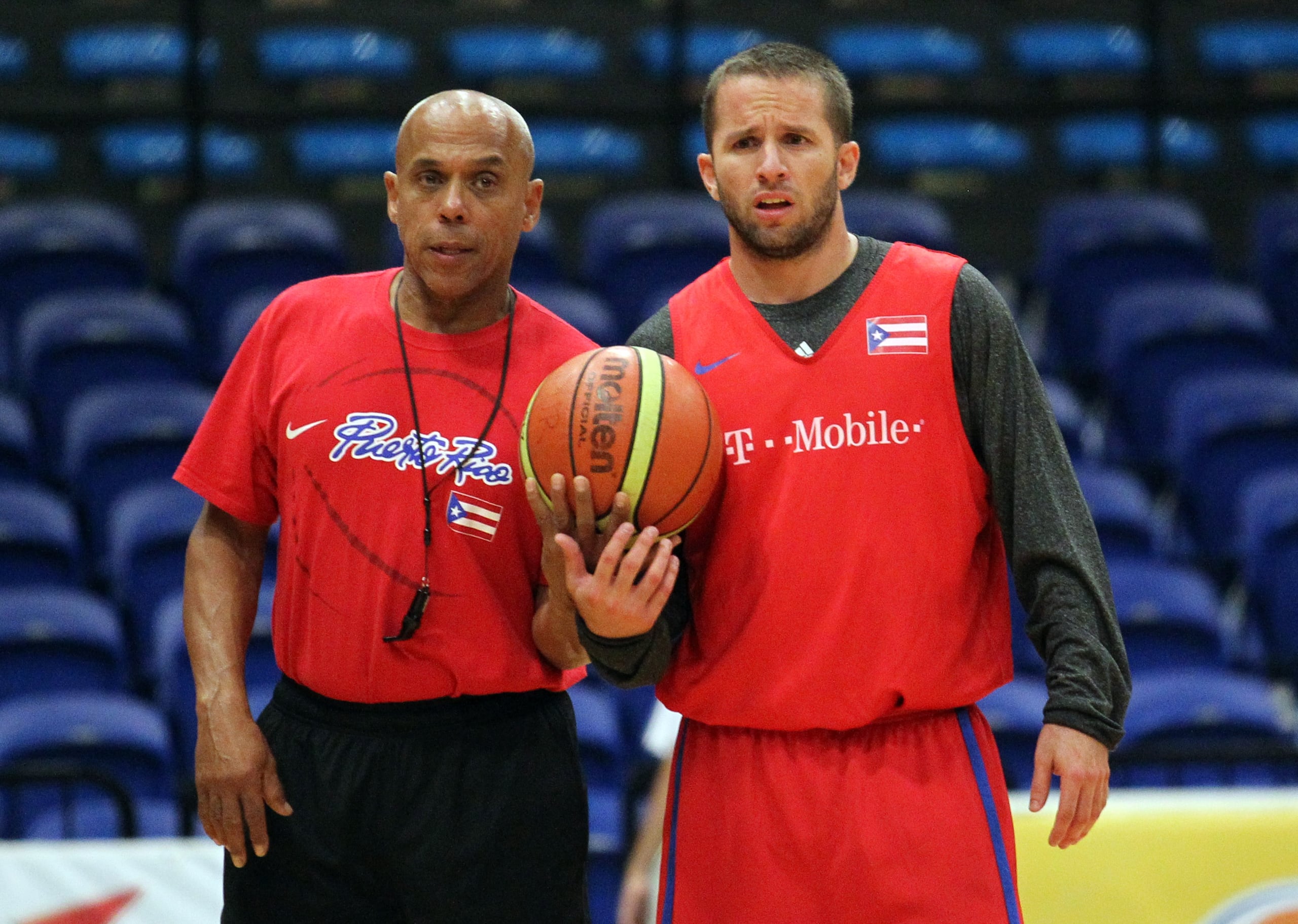 Barea junto al mentor Carlos Calcaño, quien lo dirigió en los equipos juveniles de la Federación.