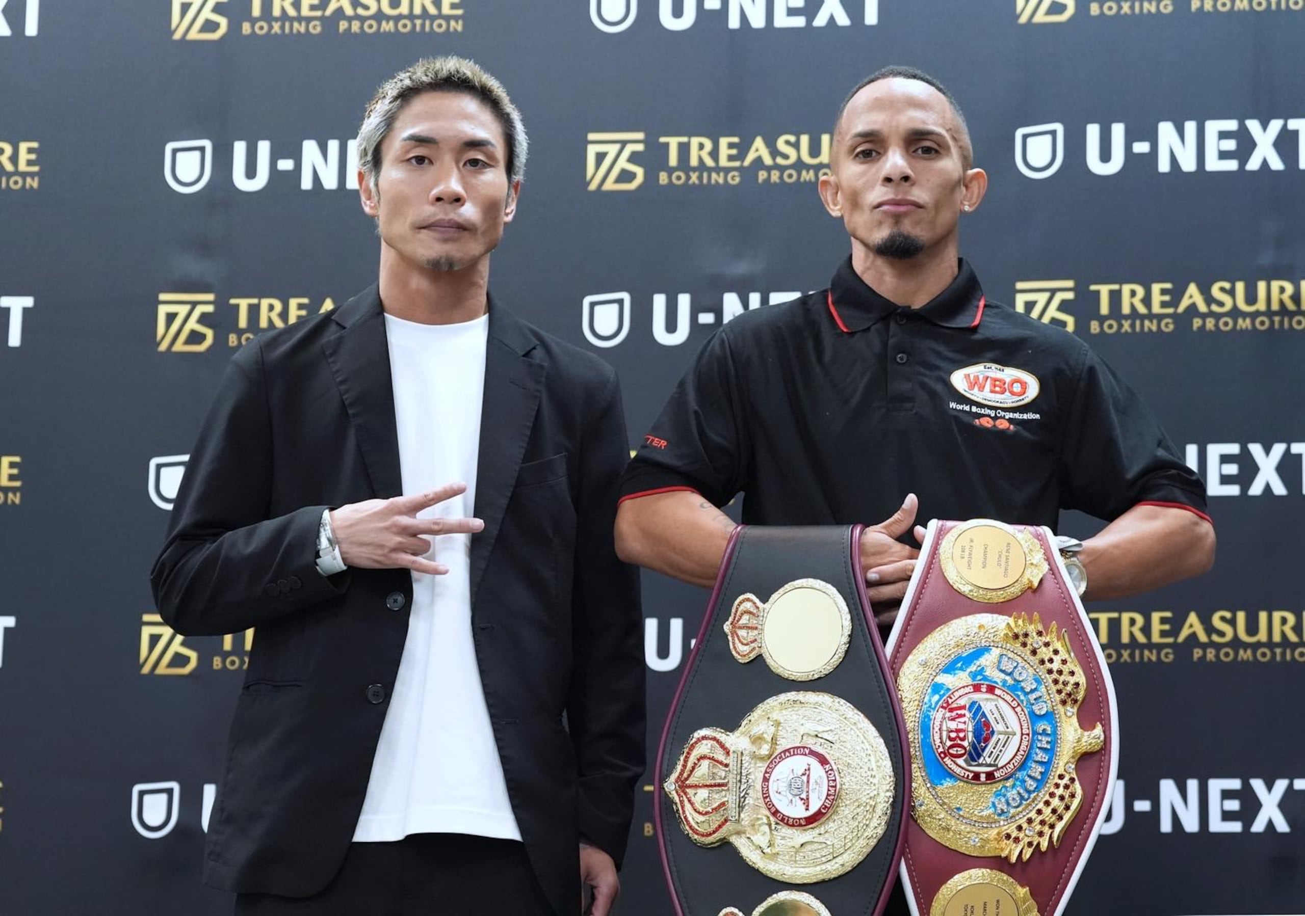 De izquierda a derecha, René Santiago y Masataka Taniguchi.