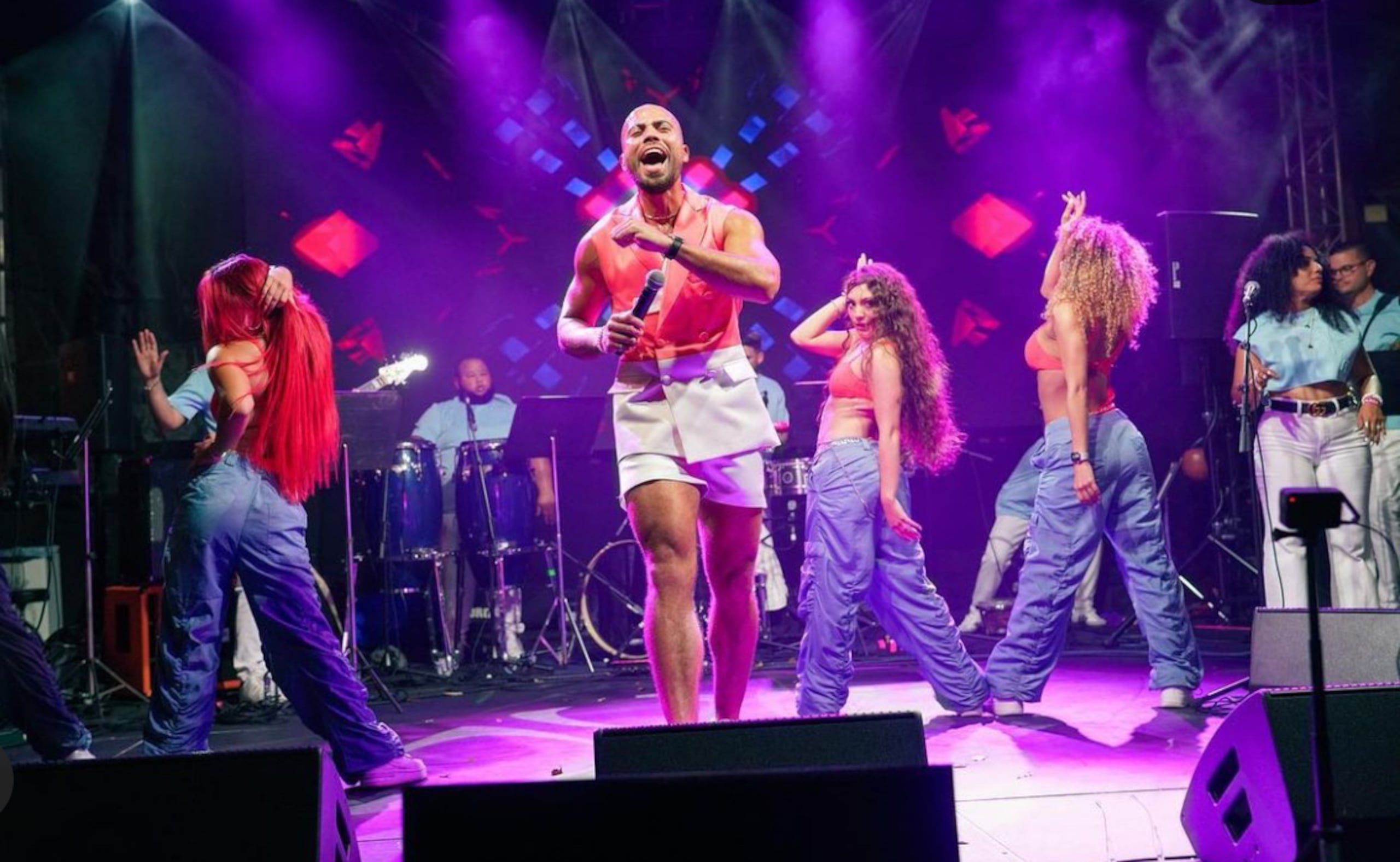 El próximo viernes, 14 de junio de 2024, el reconocido cantante Andrés Waldemar se presentará junto a su Orquesta en el Parque Histórico Cueva María de la Cruz en Loíza.