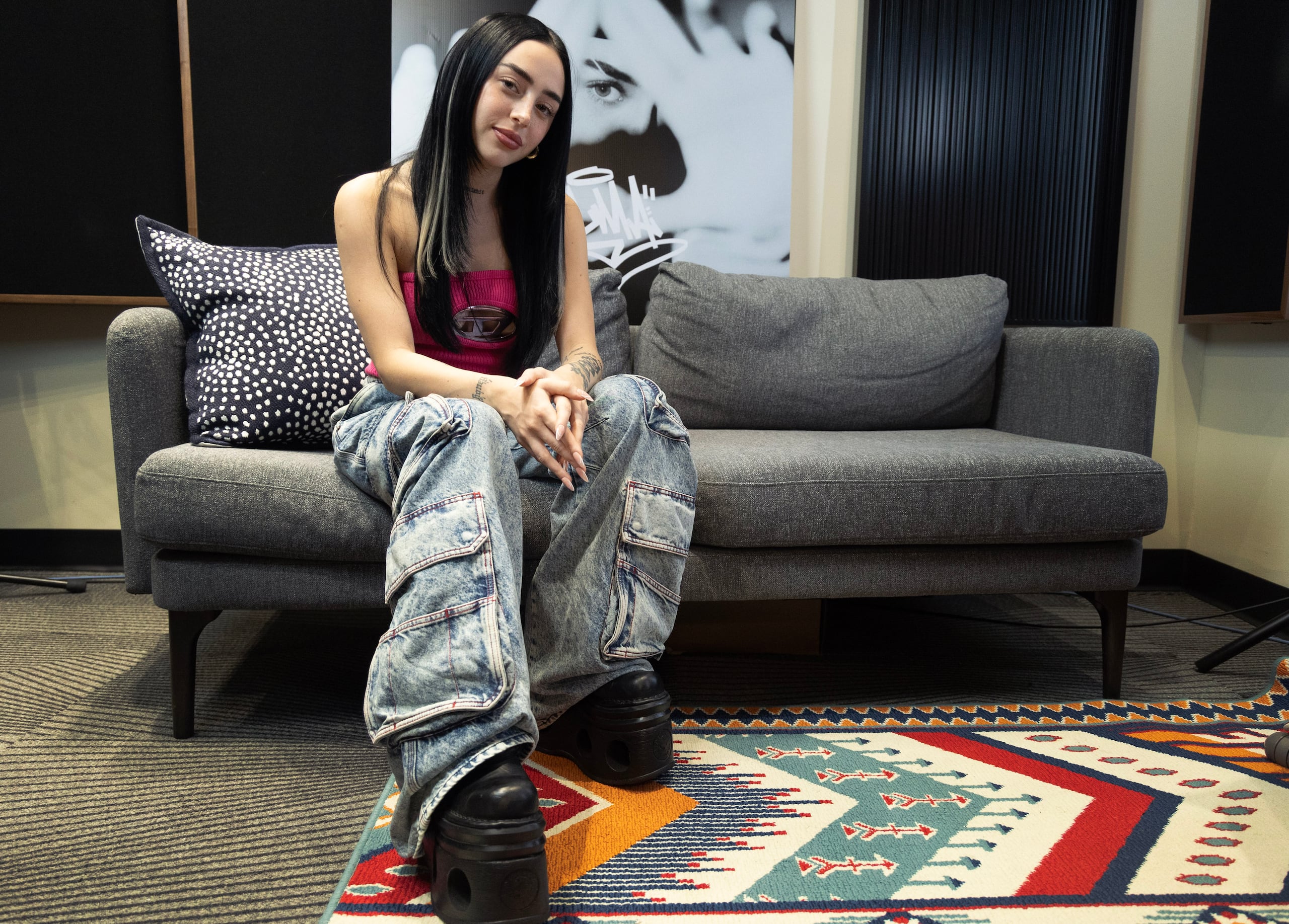 El disco incluye el tema "8 AM, "que grabó junto a la puertorriqueña Young Miko.