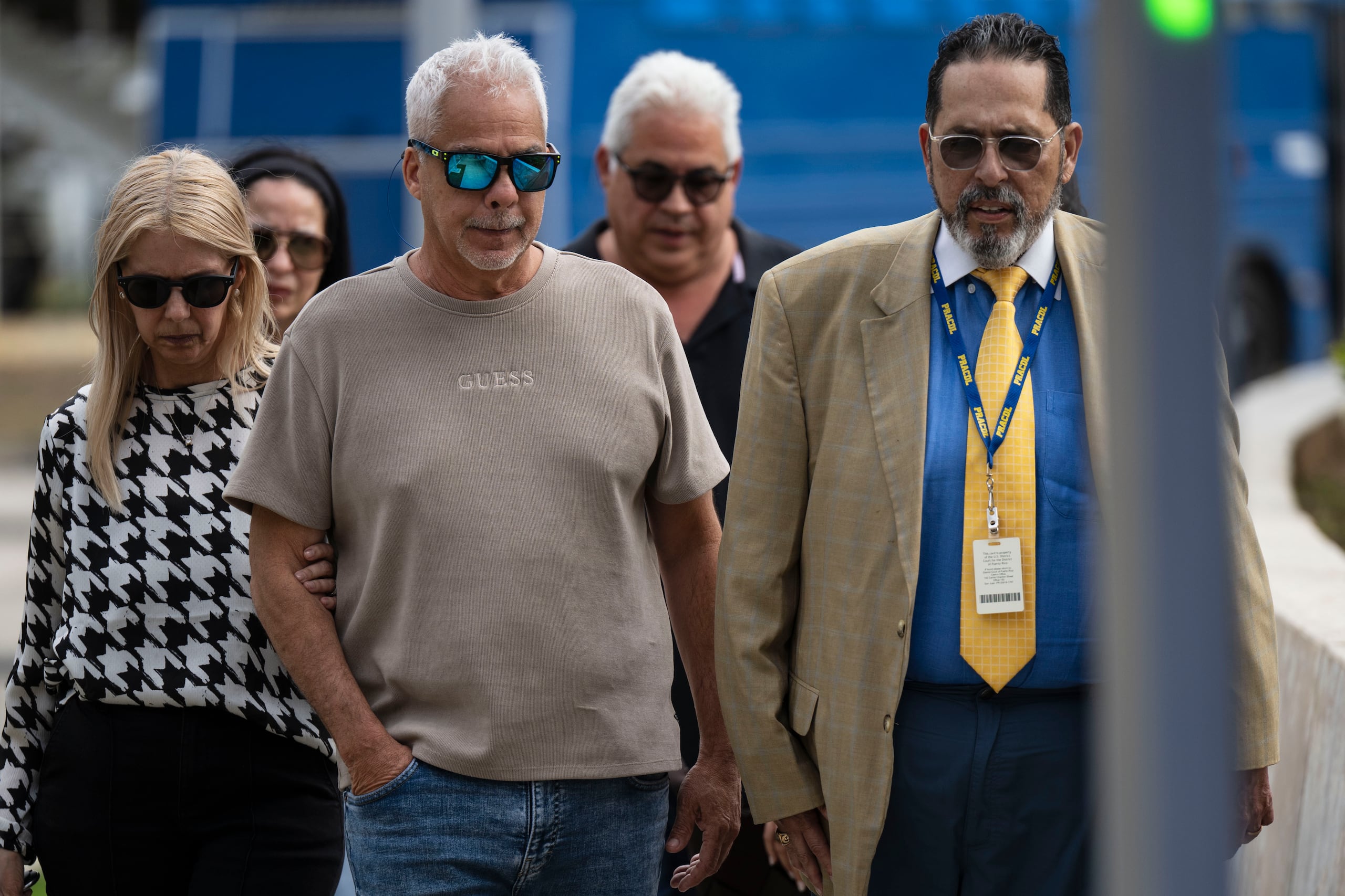 Salida del Tribunal Federal, en Hato Rey, de Edgardo Navarro Suárez y Ricardo Luis Navarro Suárez, hermanos del representante novoprogresista Jorge “Georgie” Navarro Suárez.