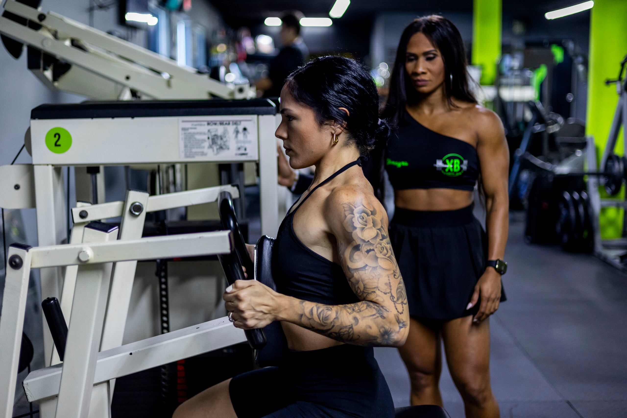 Aunque debutó recientemente en el fisiculturismo, Yomayra Pérez también es entrenadora personal y entre sus clientes figura Keyshla Crespo Martínez, quien debutó como fisiculturista en septiembre pasado en el certamen Dinasty Cup.