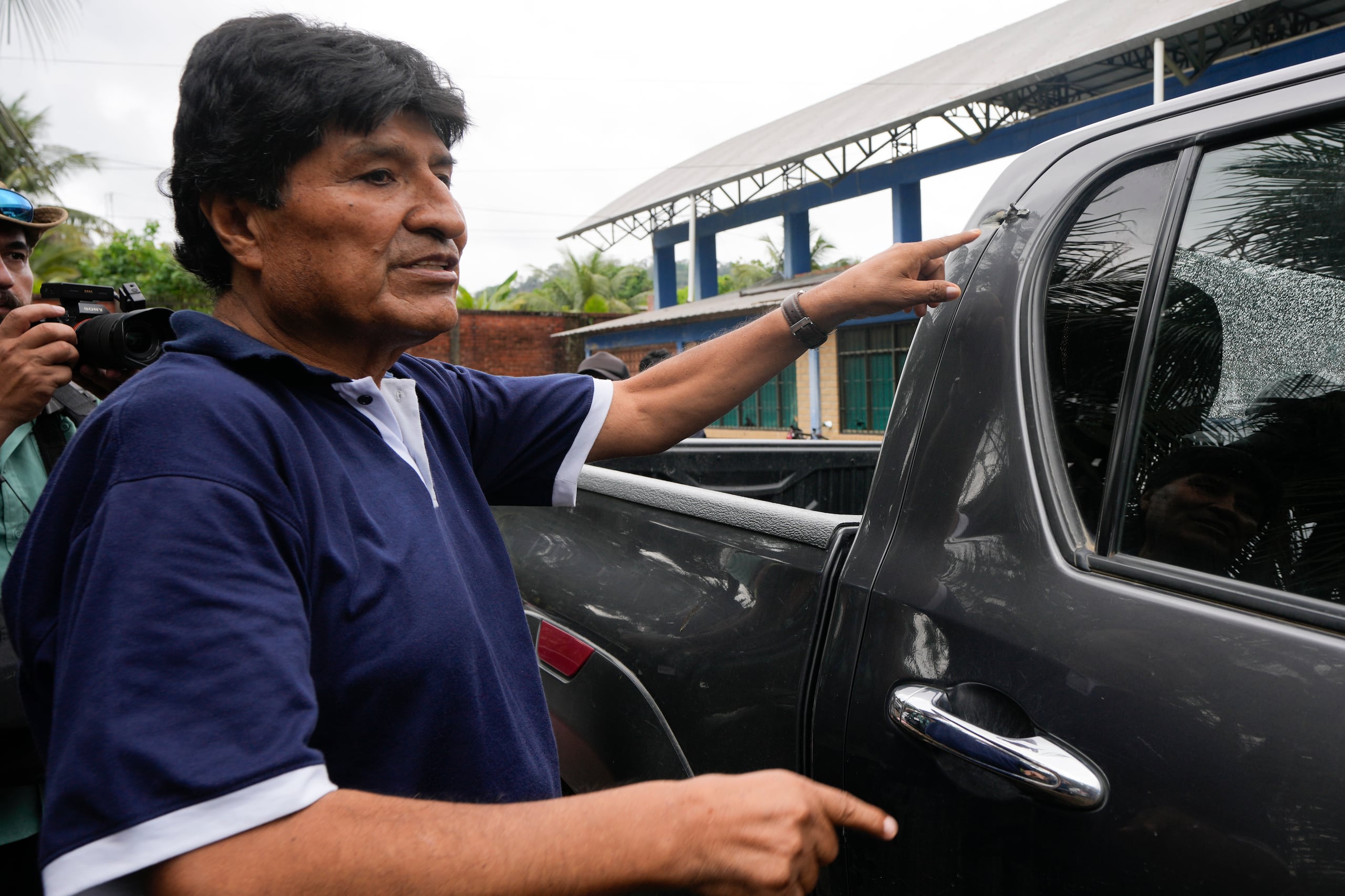 El expresidente acusa al gobierno del presidente Luis Arce de un complot para sacarlo de la carrera para los comicios presidenciales.