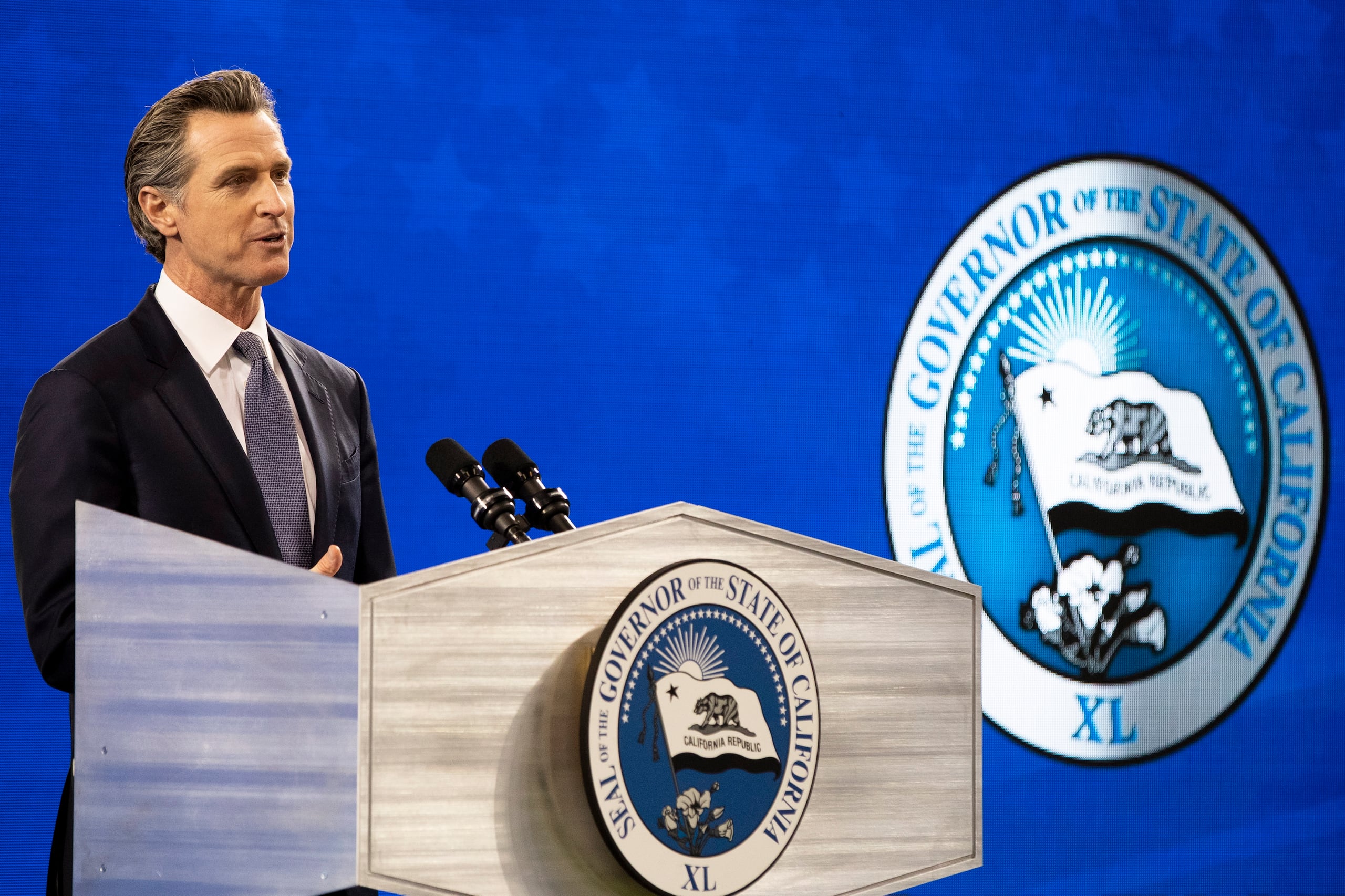 Newsom dijo que la ley de California es “un parche crítico para los pacientes y proveedores de Arizona”.