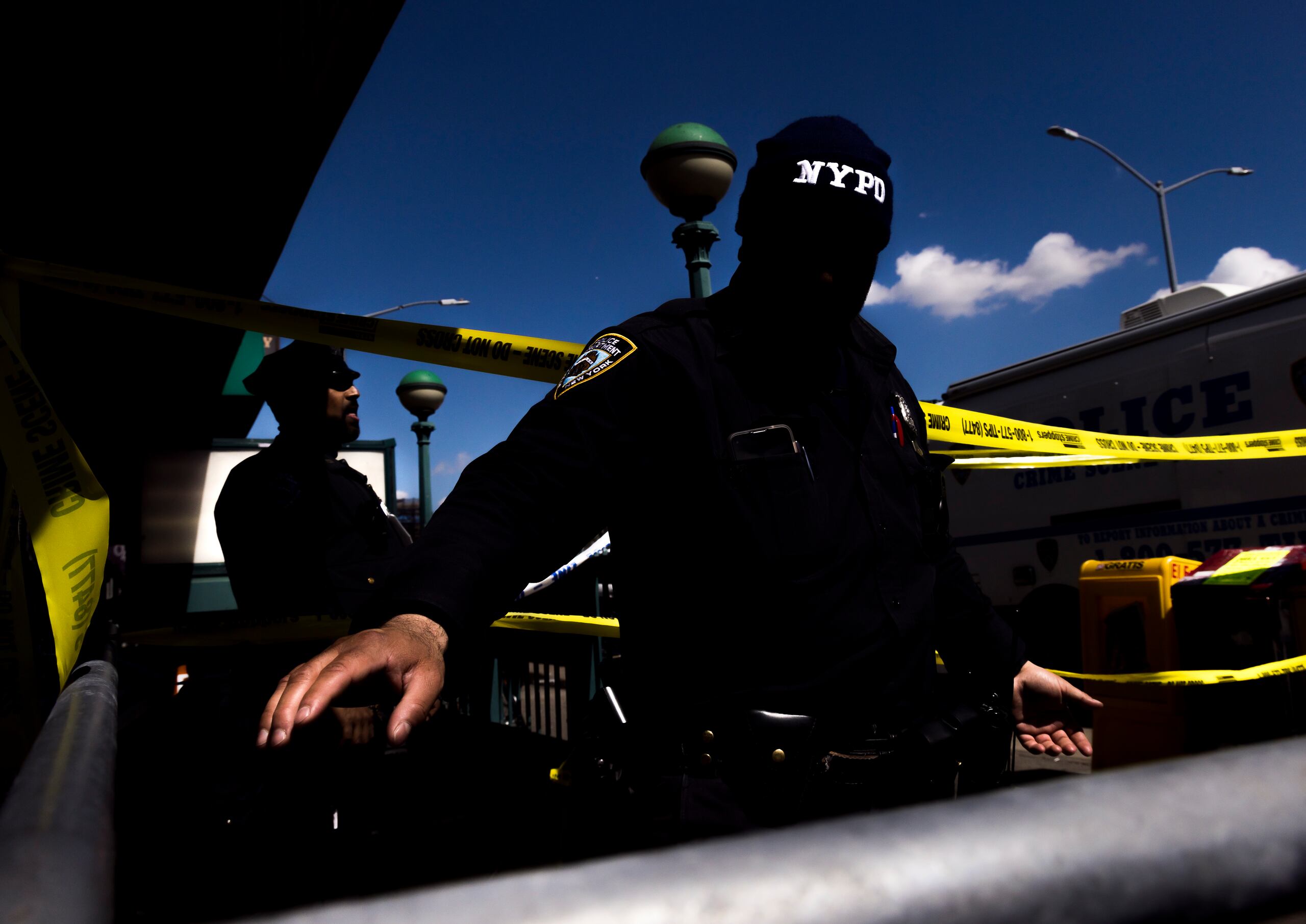 Las autoridades investigan en la escena (EFE/EPA/JUSTIN LANE)