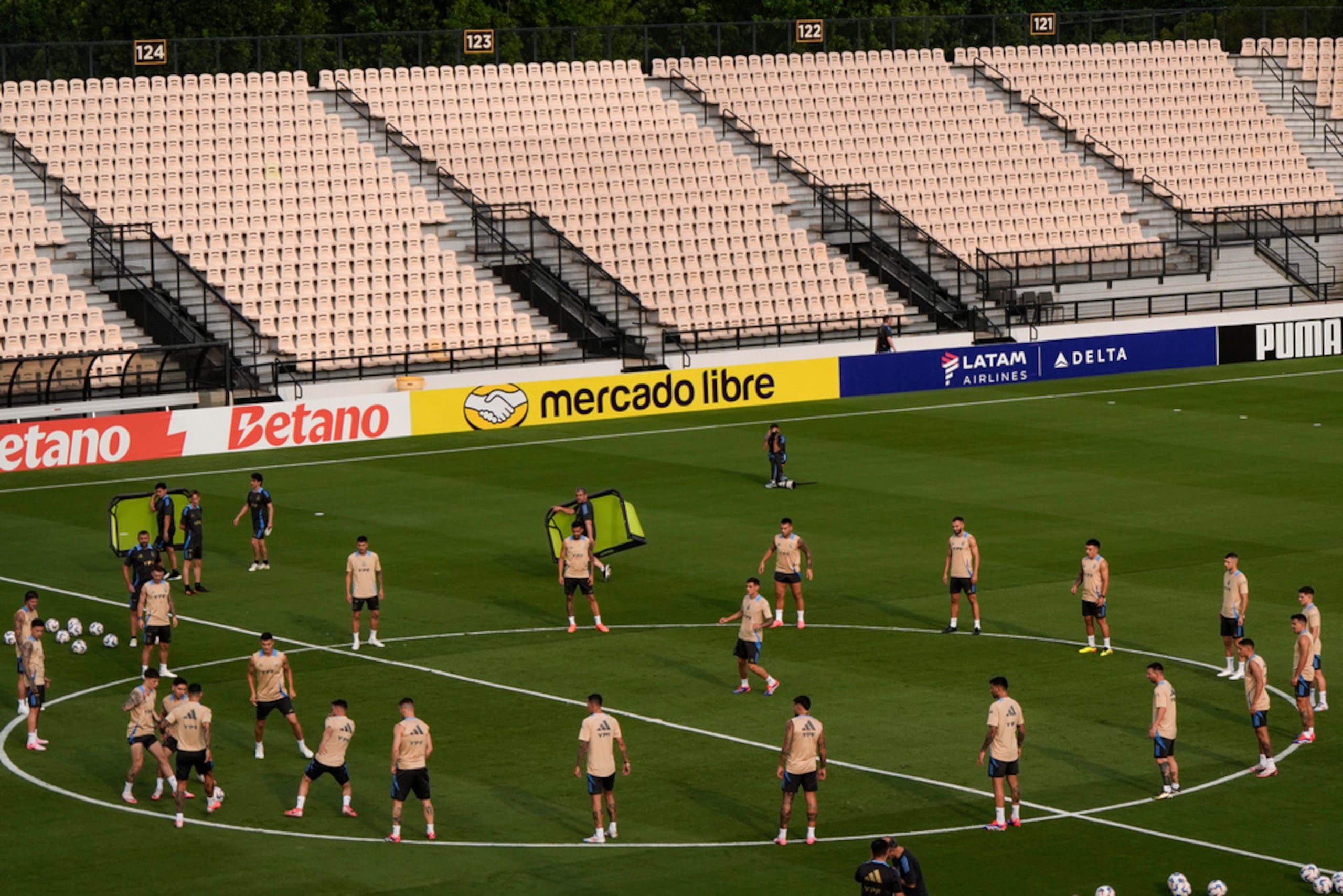 La selección de Argentina durante un entrenamiento previo a la Copa América en Kennesaw, Georgia.