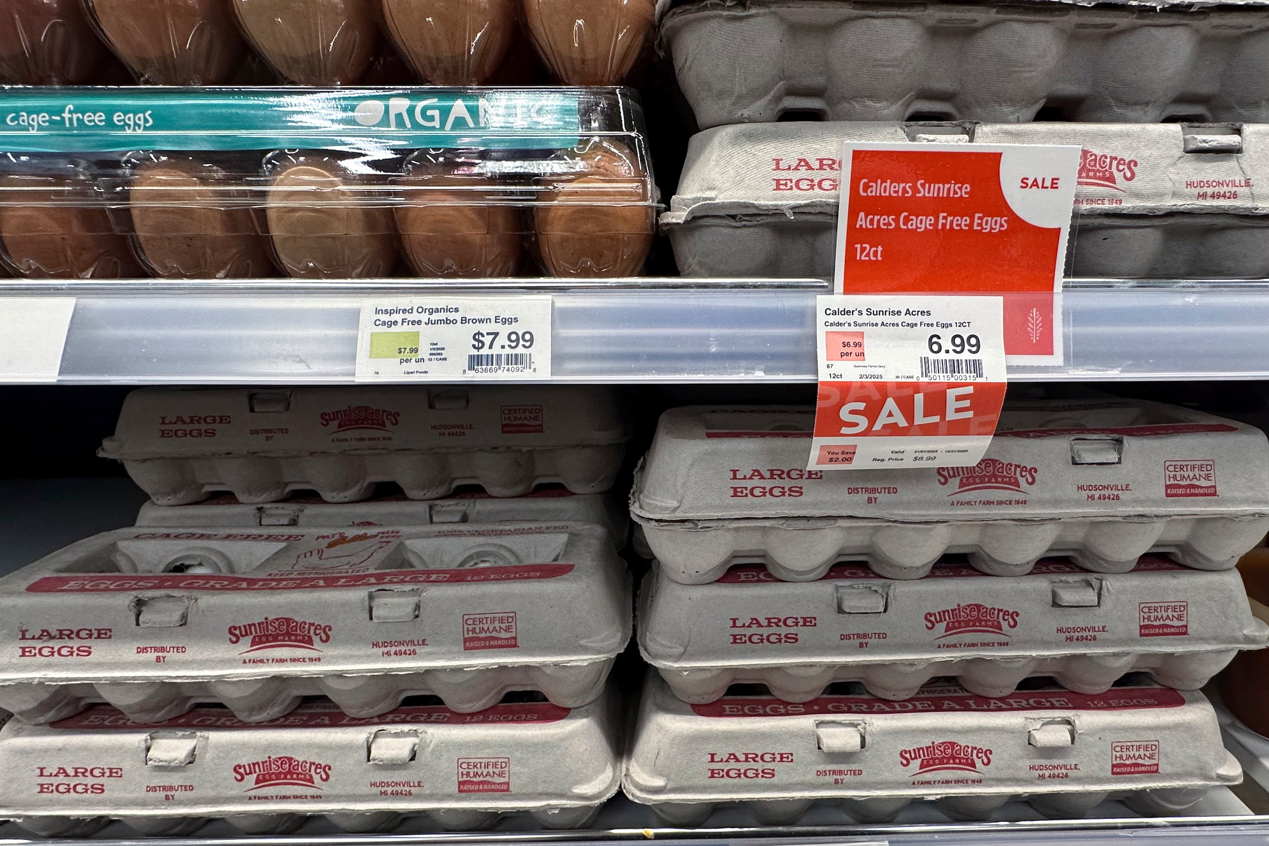 Cartones de huevos en un supermercado en Grosse Point, Michigan, el 7 de febrero del 2025. (AP foto/Paul Sancya)