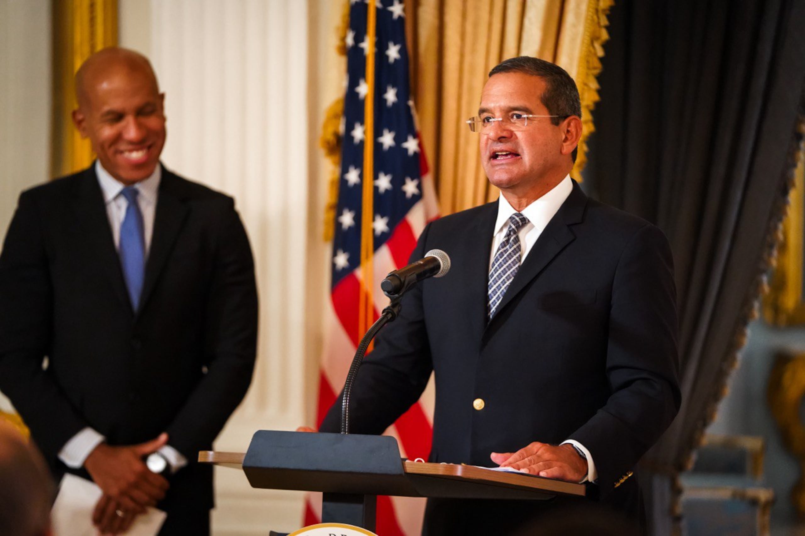 Pierluisi sostuvo que él y Nelson hablaron sobre el esquema regulatorio y fiscalizador de las Entidades Bancarias Internacionales, así como las Entidades Financieras Internacionales para combatir el lavado de dinero.