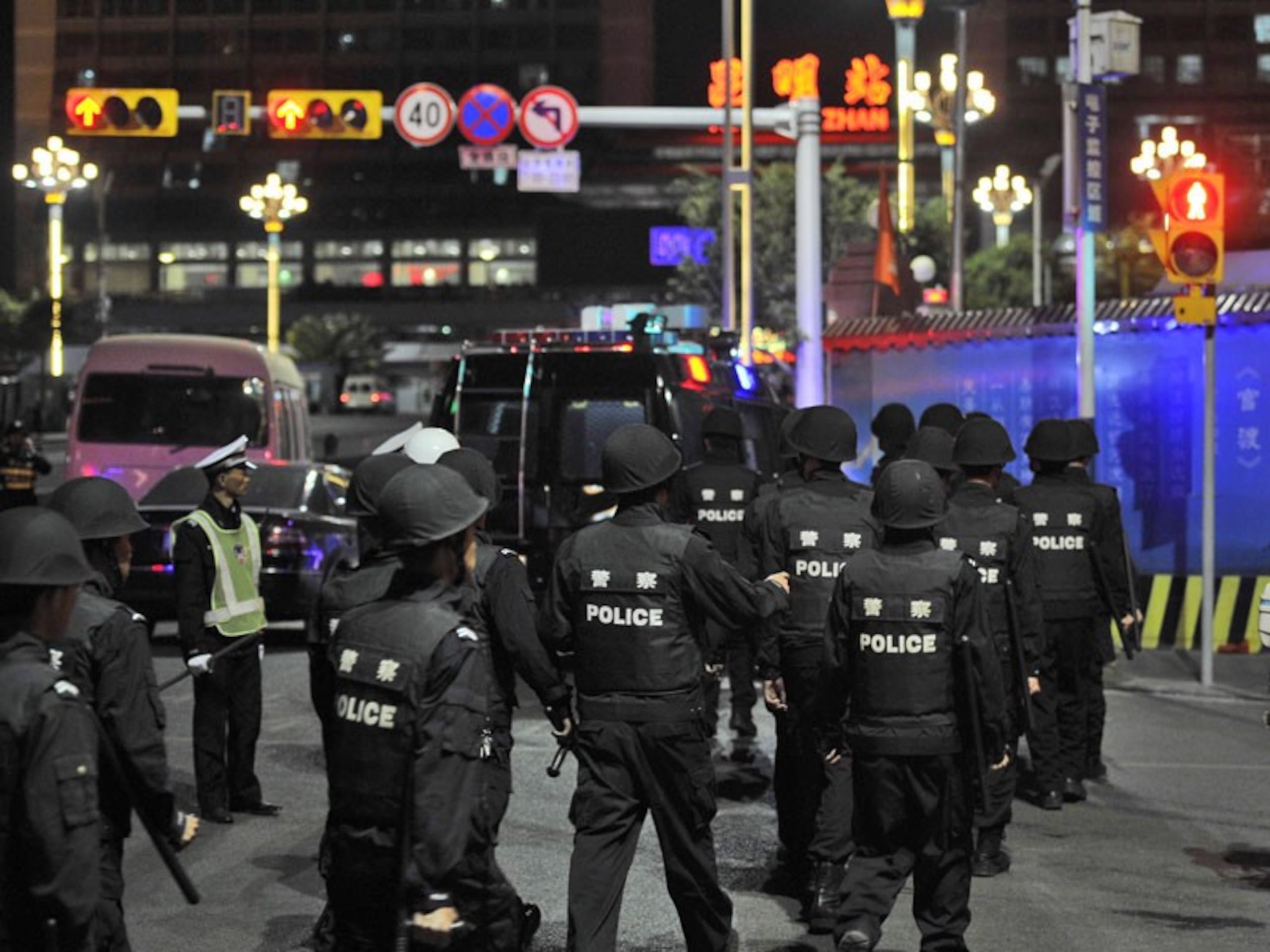 Al menos 27 personas murieron y 109 resultaron heridas después de que un grupo de hombres armados con cuchillos atacaron una estación de tren en el suroeste de China. (AP)