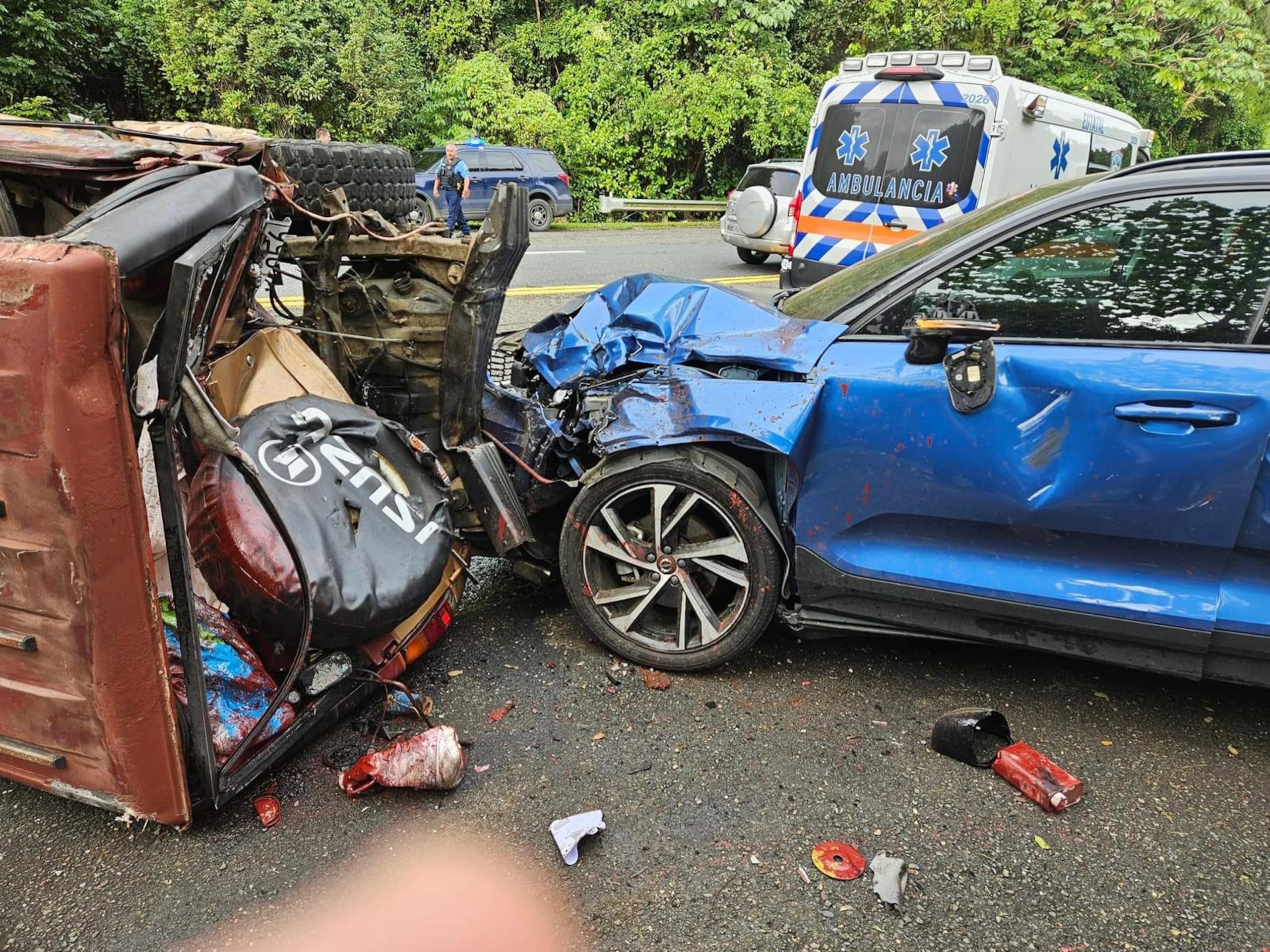 Varias personas resultaron lesionadas, en accidente de tránsito entre tres vehículos en el kilómetro 51.1 de la carretera PR-10 en Utuado.