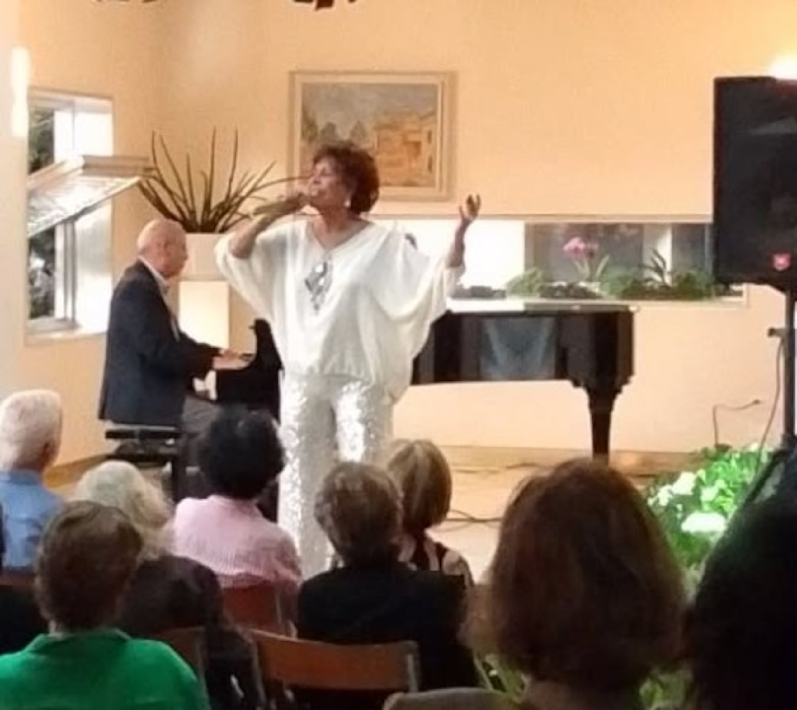 Durante su extensa trayectoria, Márquez compartió escenario con grandes de la música latina como Armando Manzanero, Los Panchos, Lucho Gatica, Oscar D’León y Cheo Feliciano.