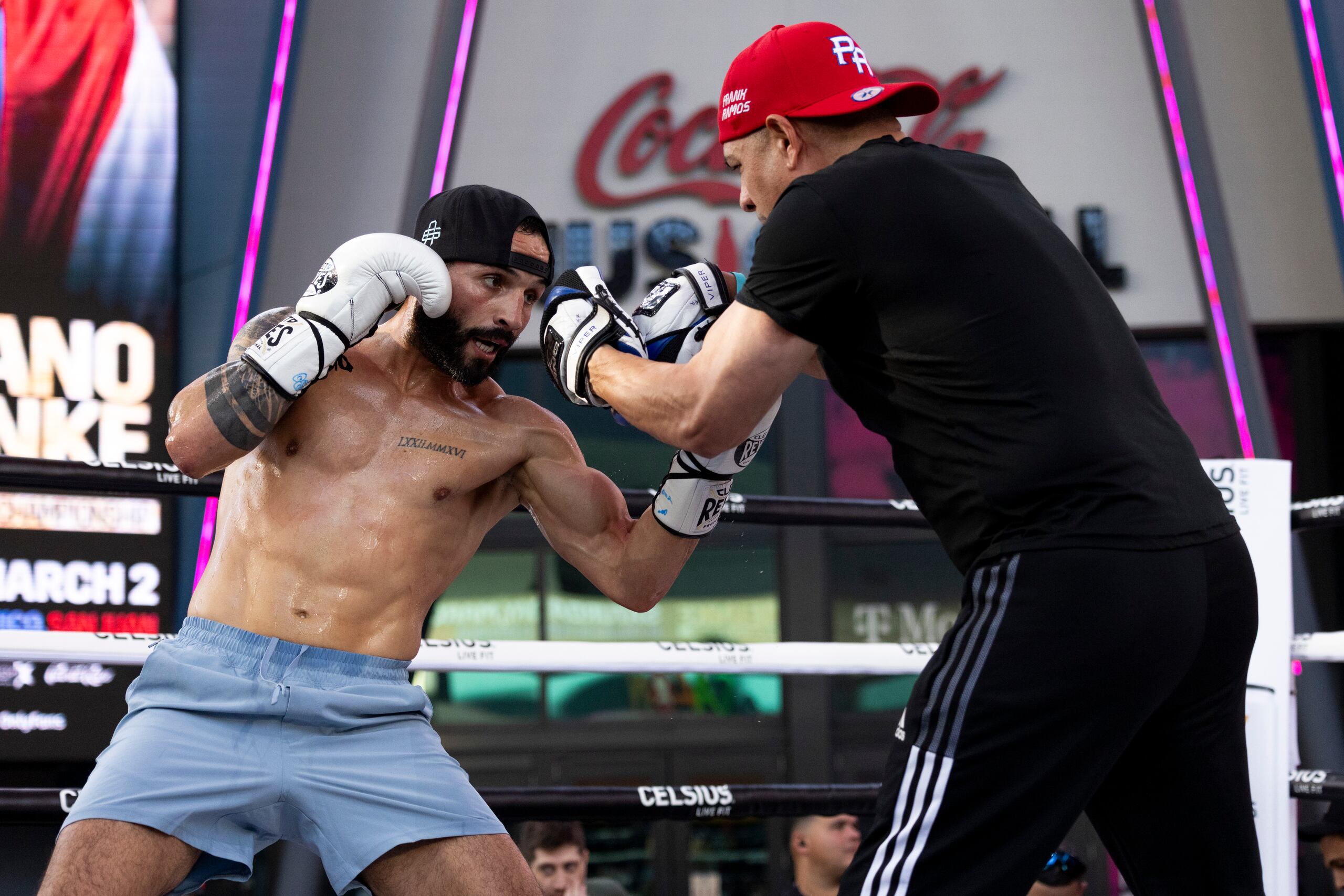 El barranquiteño Christopher "Pitufo" Díaz durante el entrenamiento público en el Distrito T-Mobile de cara a su pelea en el Coliseo de Puerto Rico.