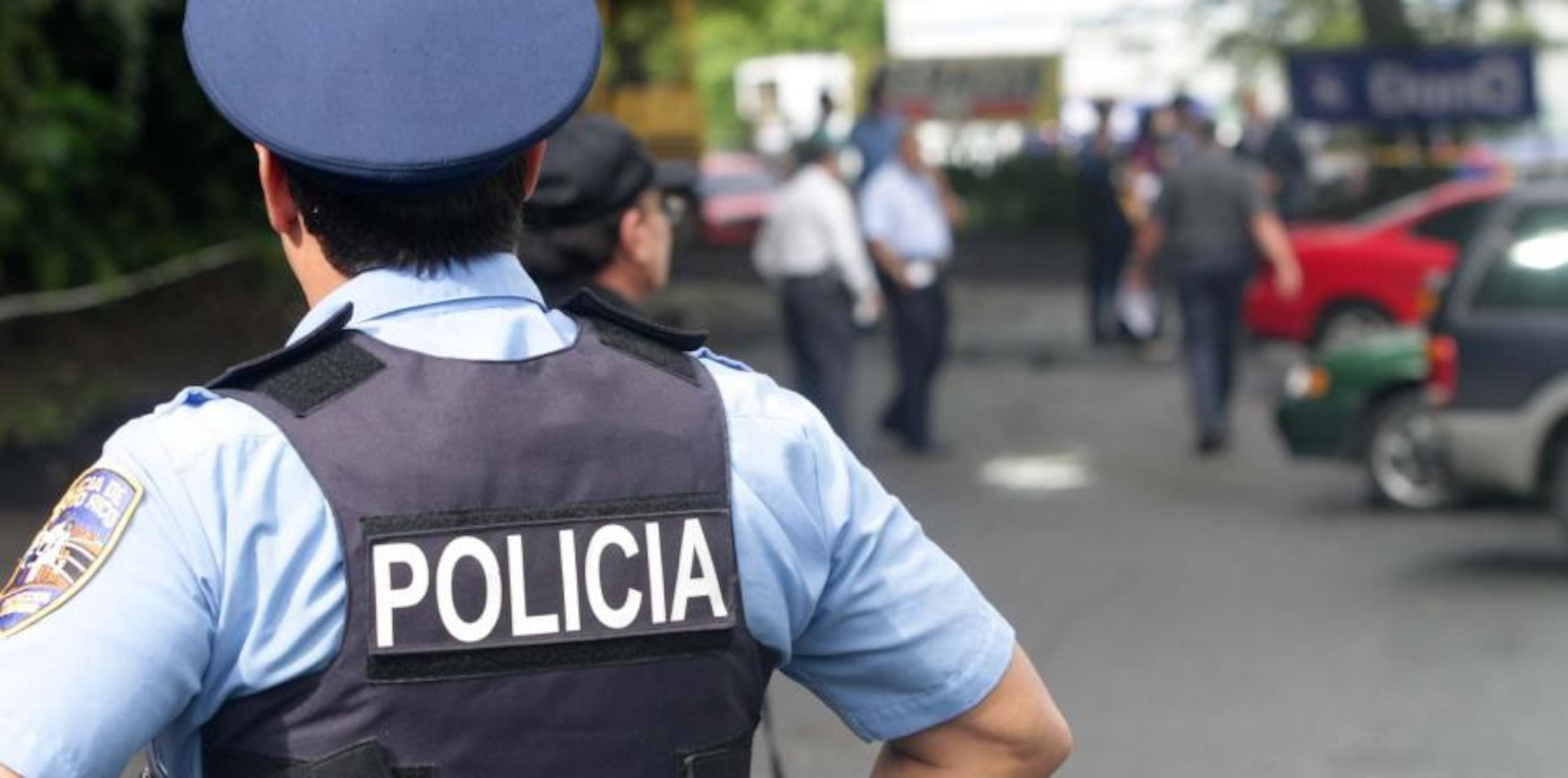 Como resultado de la colisión, tres personas sufrieron heridas, pero no son de cuidado.