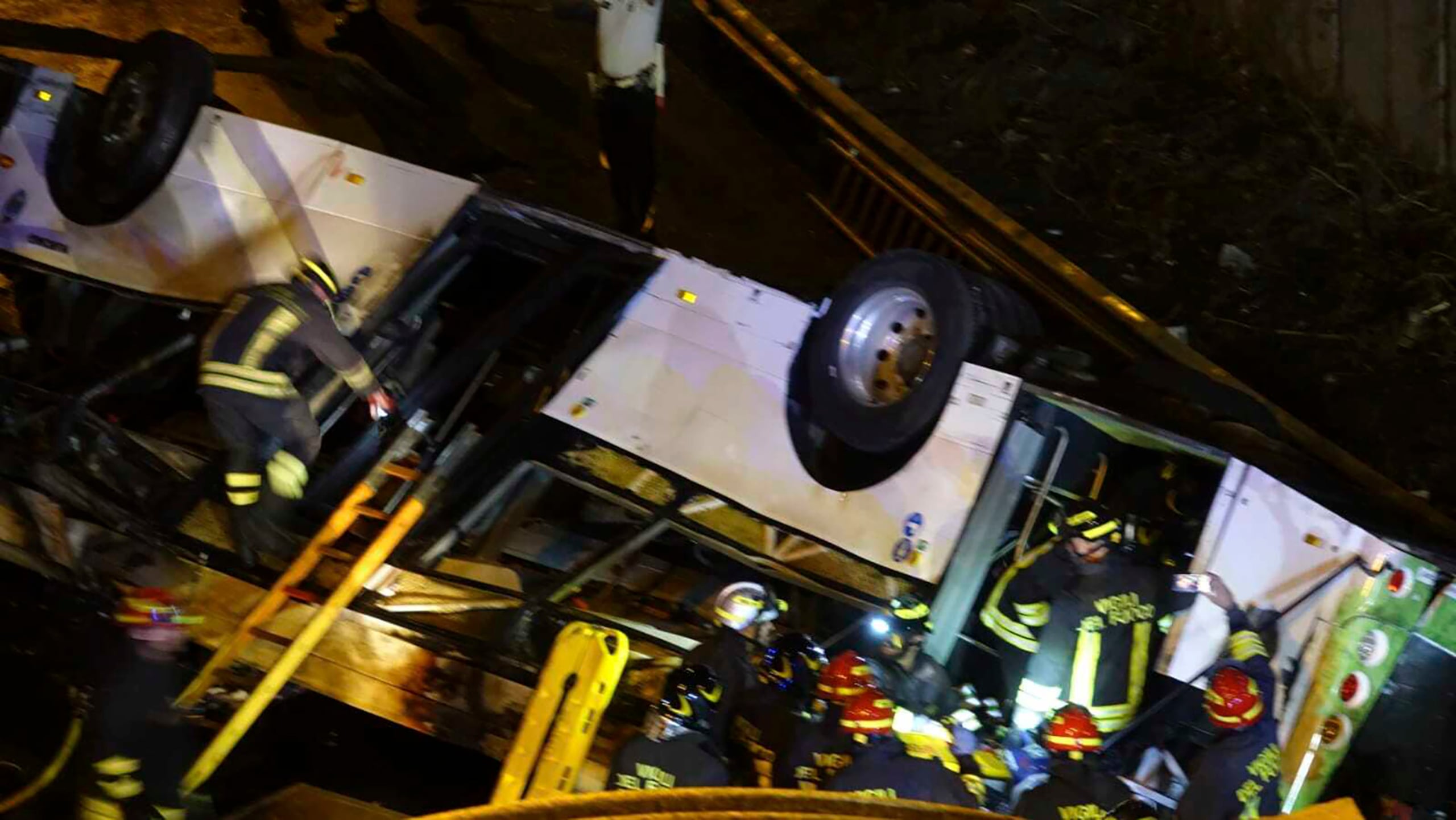 Unas 70 personas viajaban en el autobús accidentado.