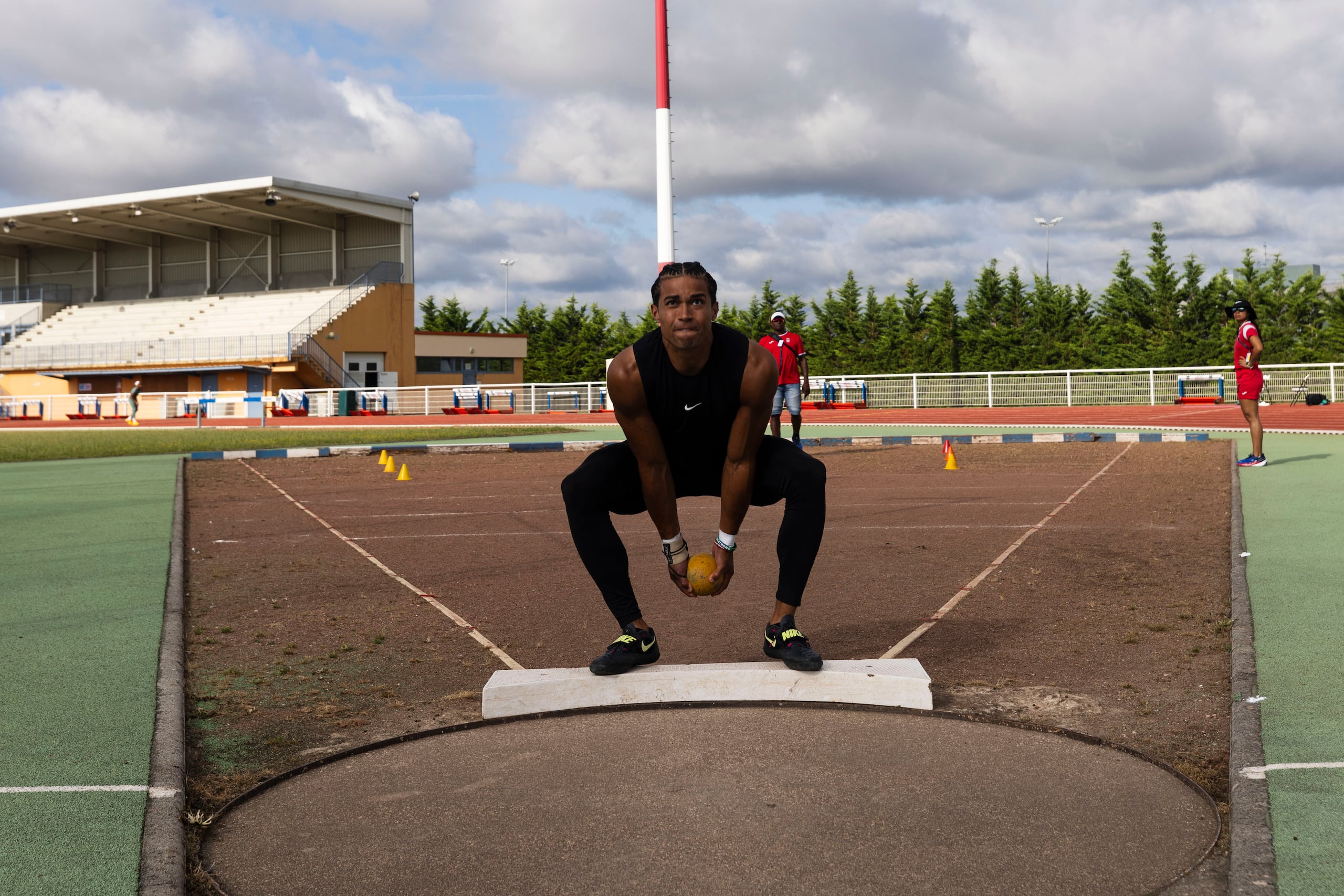 Ayden Owens Delerme lleva ya más dos semanas en Francia. Fue uno de los atletas que hizo campamento en Dijon.