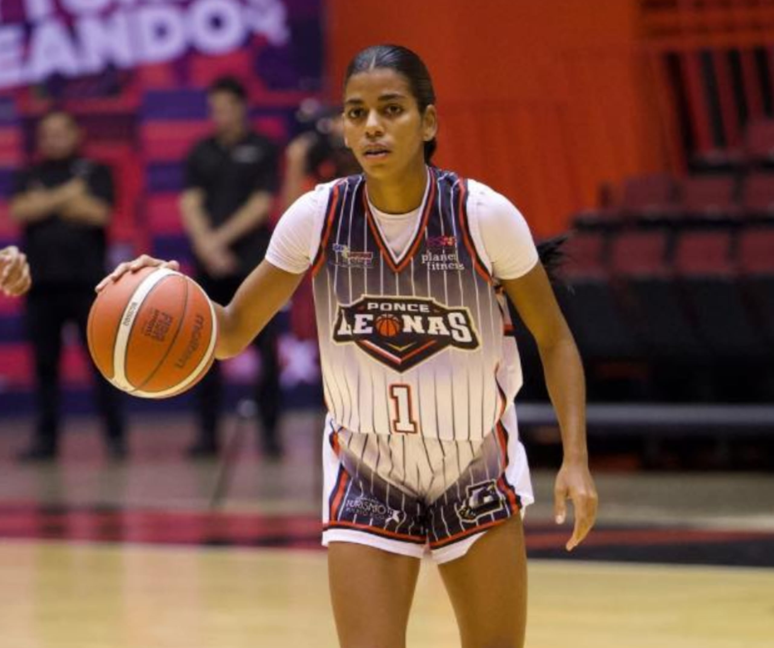 Paola Maldonado se destacó con 18 puntos para las Leonas.