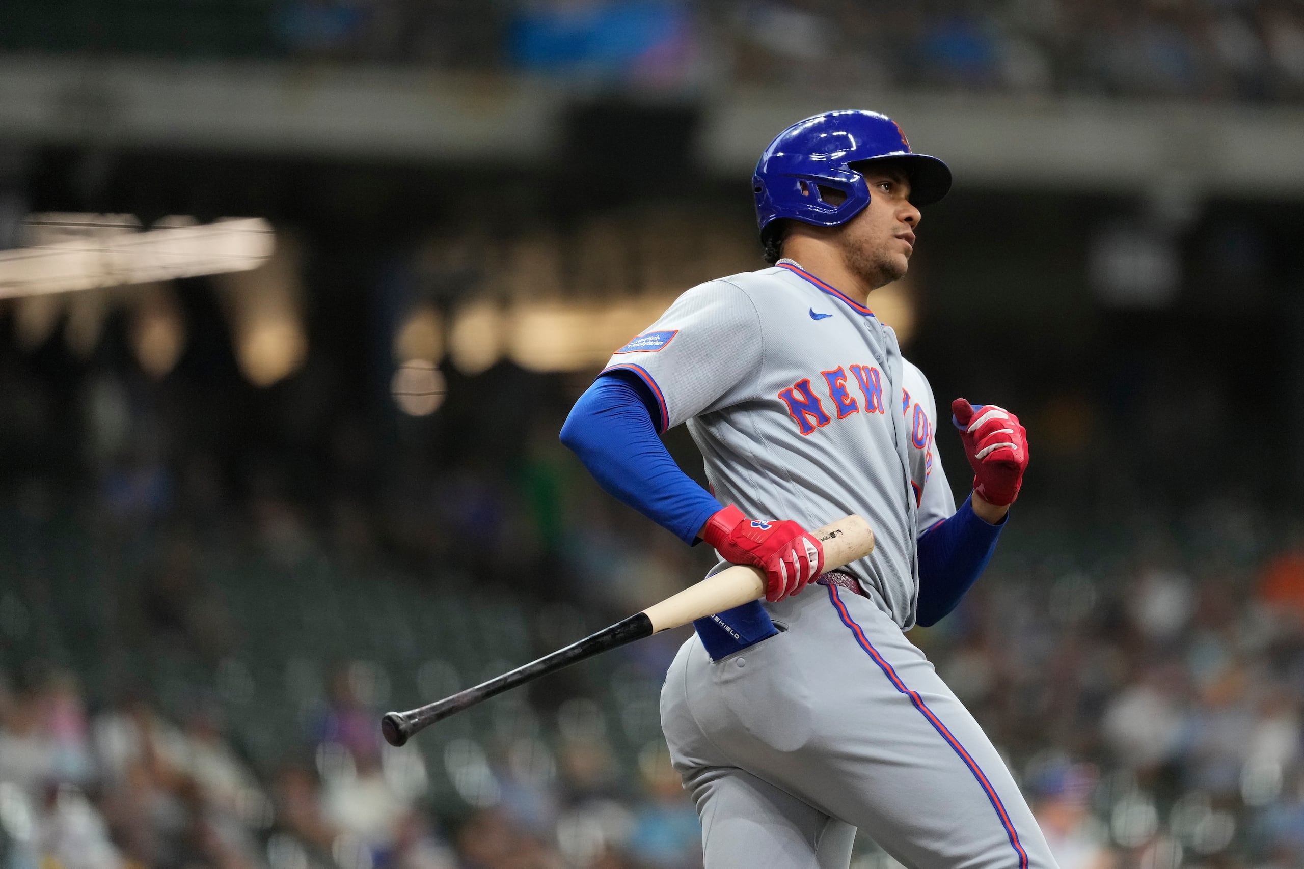 Juan Soto, de los Mets de Nueva York, en un juego contra los Brewers de Milwaukee.