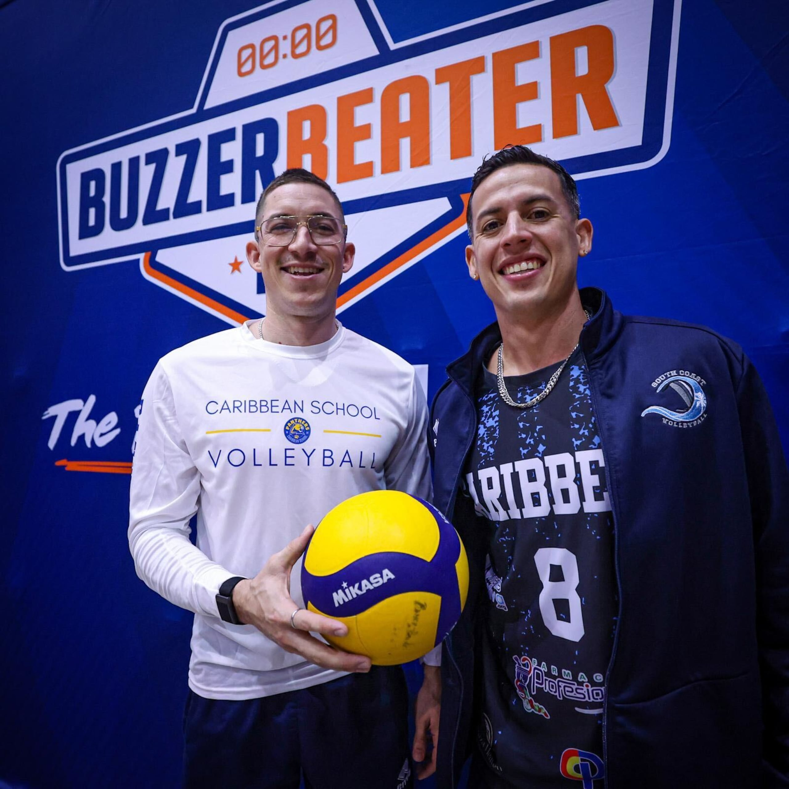 Arnel Cabrera y Kevin Rodríguez durante la Copa Buzzer Beater.