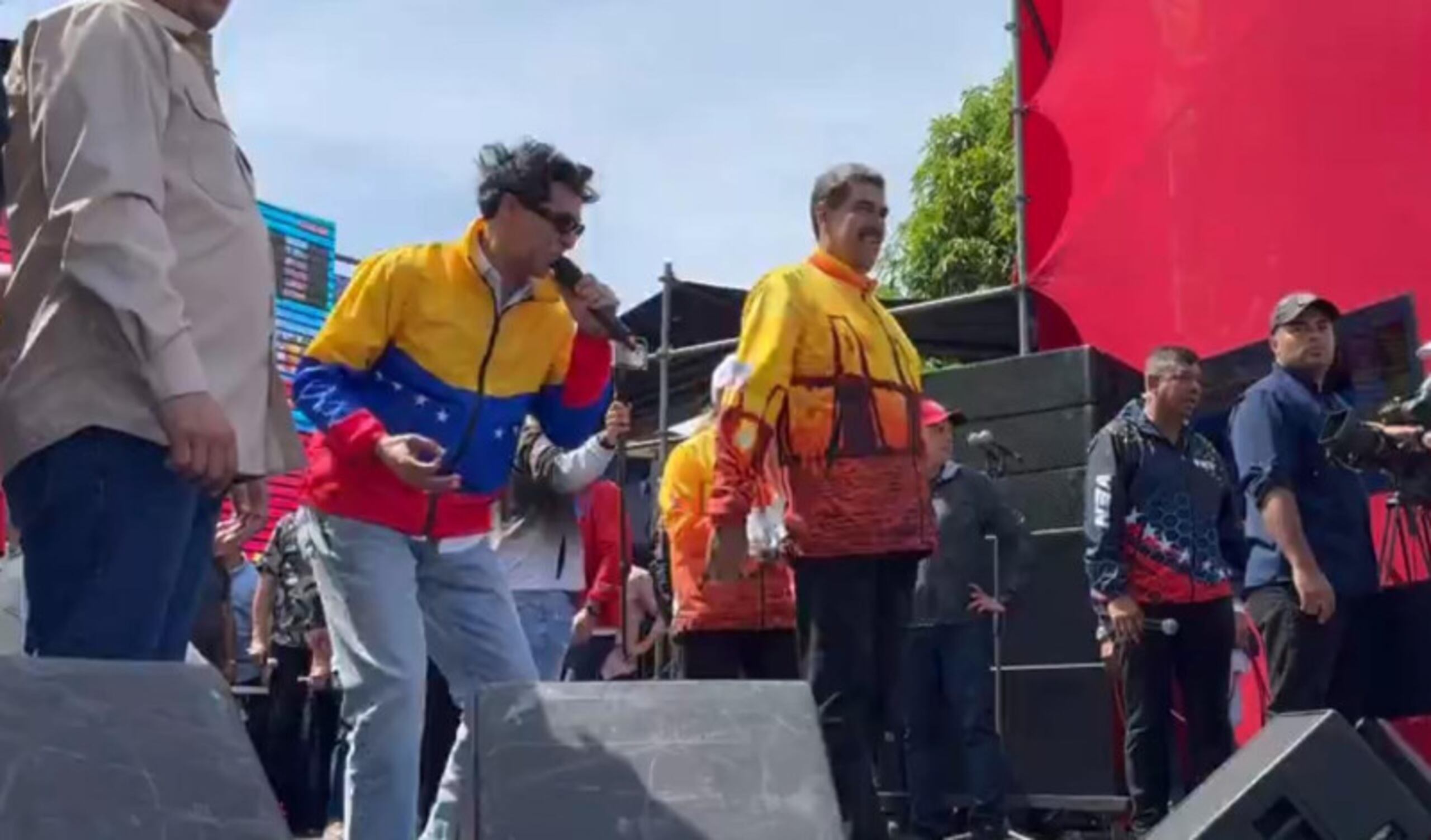 Cepeda se presentó en un acto de campaña de Nicolás Maduro en el estado de Zulia en Venezuela en el mes de julio.