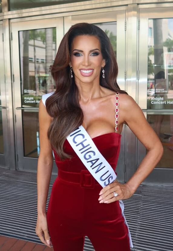 Imagen de la cobertura de: Amber Uhler pierde 170 libras y compite por Miss USA a los 41 años