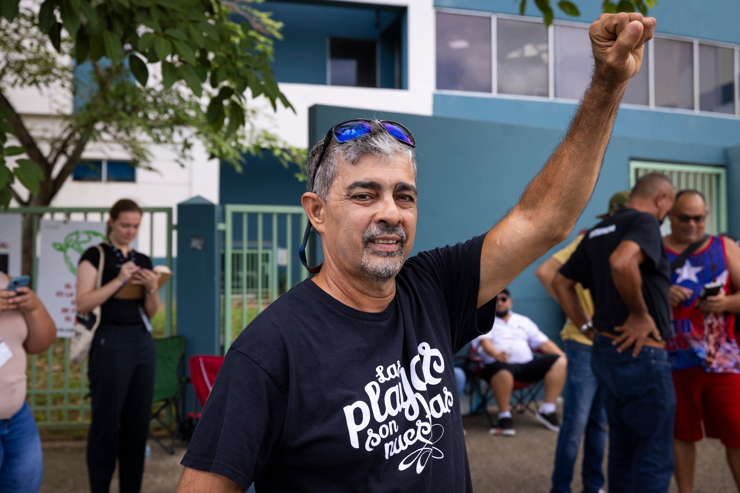 SAN JUAN, PUERTO RICO - JULIO 7: Diversas organizaciones comunitarias y ambientales convocaron a manifestarse frente al edificio del Departamento de Recursos Naturales y Ambientales (DRNA) en San Juan, en apoyo a las distintas luchas ambientales y comunitarias que se desarrollan a lo largo del archipiélago de Puerto Rico, y reclamar a la agencia ambiental tomar acciones para detener la destrucción ecológica y proteger la naturaleza.
En esta foto: Alberto de Jesús Mercado "Tito Kayak".
Foto: Alejandro Granadillo
alejandrogranadillo@gmail.com