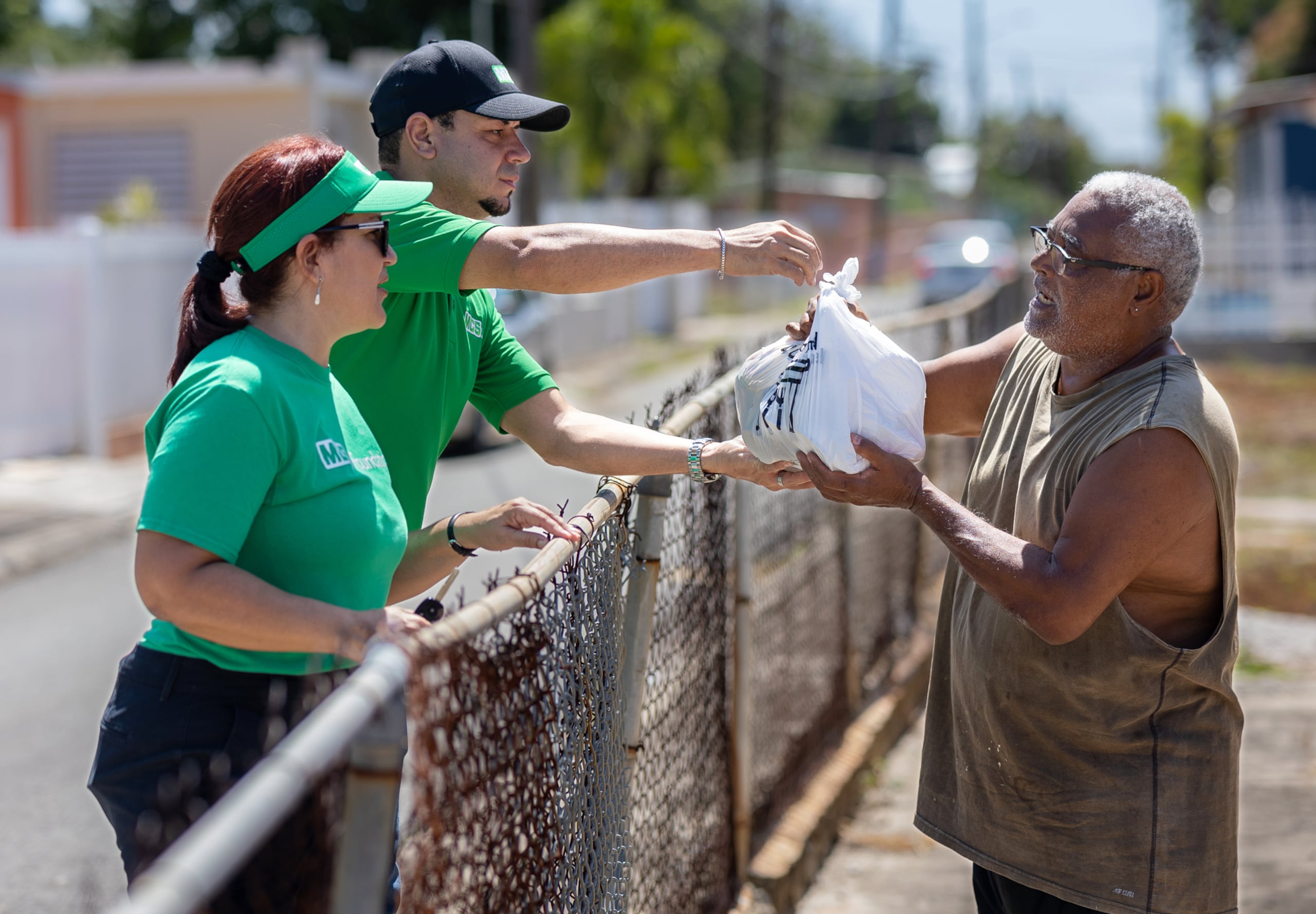 El programa Mindful Community Service permite lograr un cambio significativo en las comunidades. En la foto, iniciativa en la comunidad Singapur, en Juana Díaz.