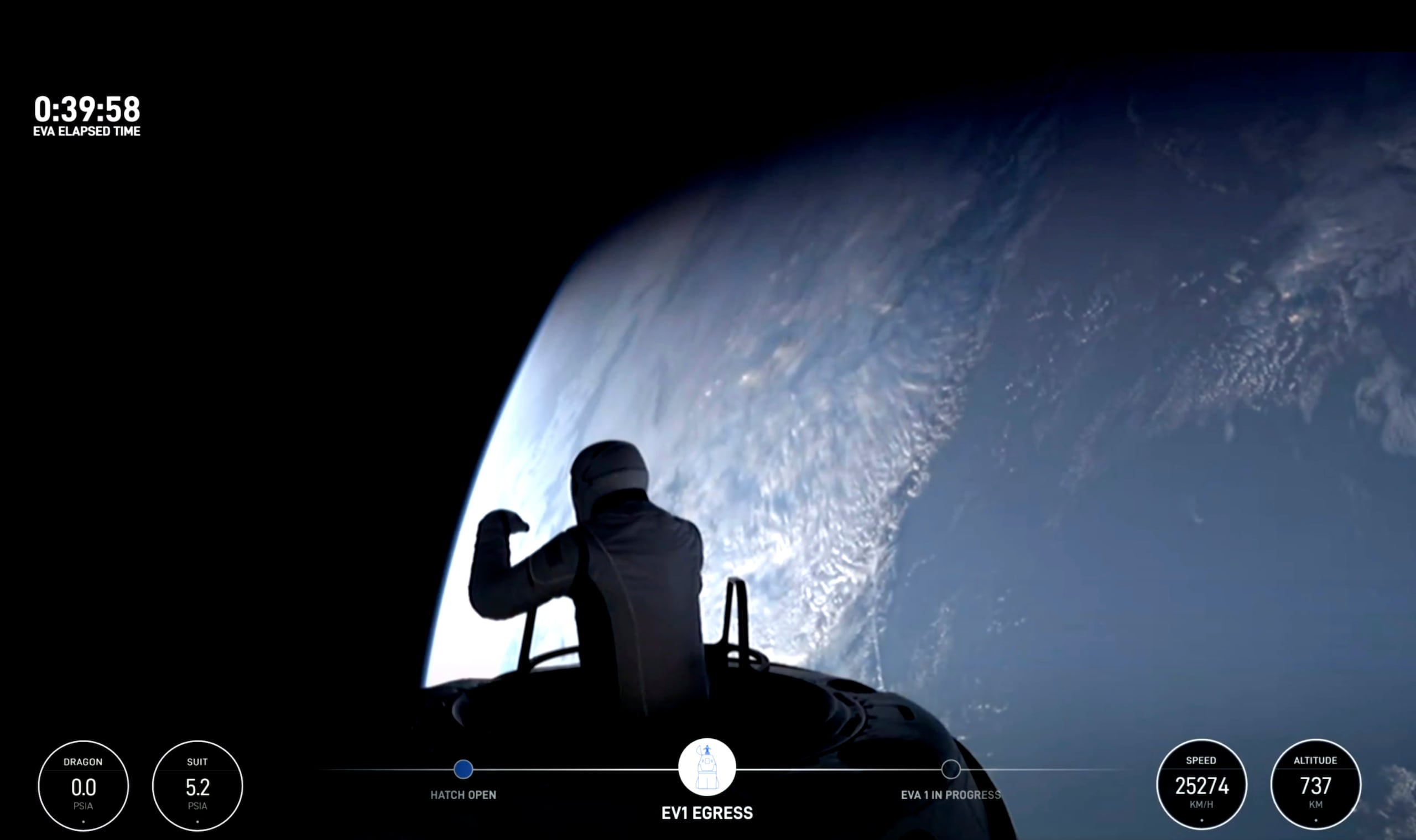 Esta imagen tomada de un video de SpaceX muestra el inicio del primer paseo espacial privado dirigido por el multimillonario tecnológico Jared Isaacman el 12 de septiembre de 2024.