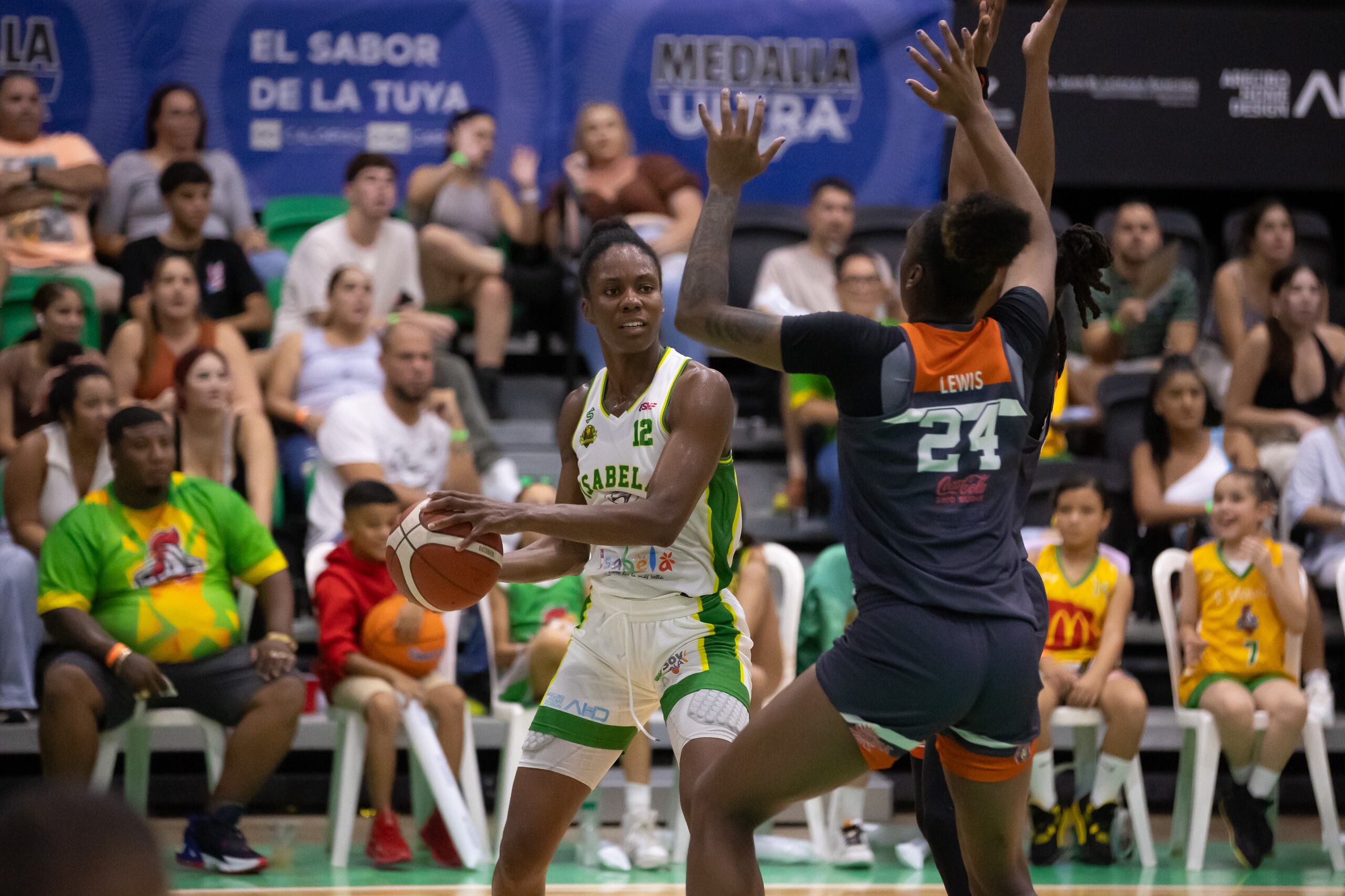 Las Pollitas de Isabela regresaron este año al BSNF en el renovado Coliseo José 'Buga' Abreu.