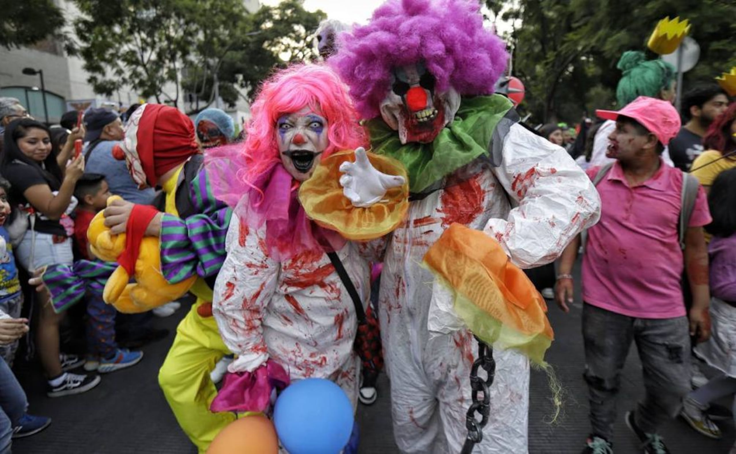 No faltaron los payasos tenebrosos.